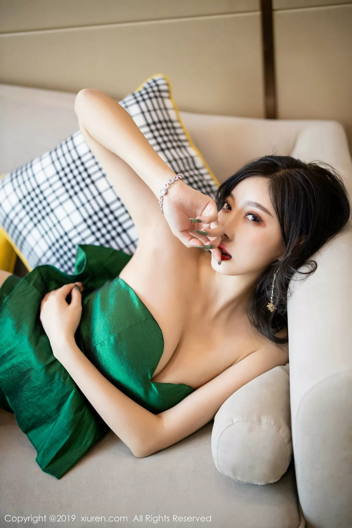 秀人集.com_[XiuRen秀人网]No.1822_女神杨晨晨sugar私房空乘制服露魅惑黑丝秀浑圆翘臀诱惑写真87P