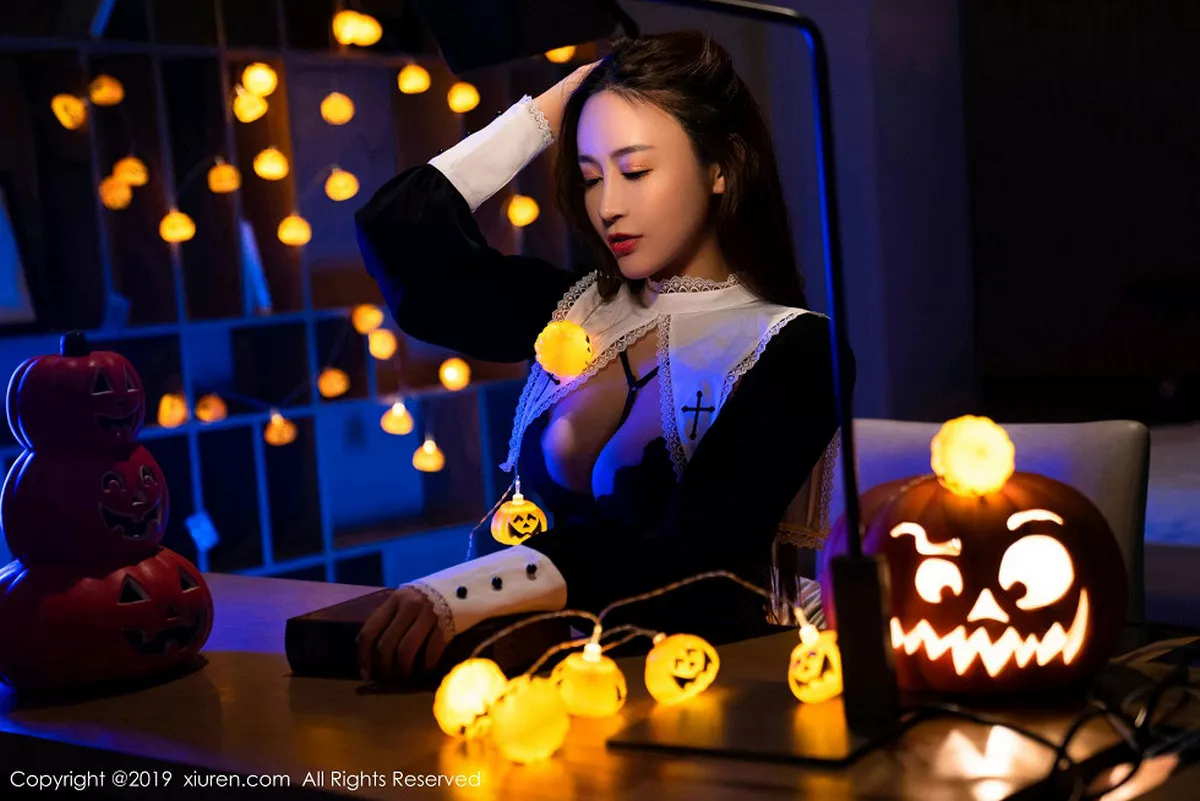 秀人集.com_[XiuRen秀人网]No.1802_嫩模周井空私房霓虹灯下性感内衣秀火辣身材撩人诱惑写真42P