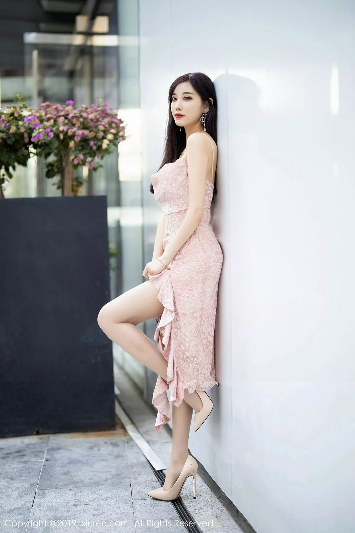 秀人集.com_[XiuRen秀人网]No.1857_女神杨晨晨sugar私房粉色吊裙半脱露性感白色内衣完美诱惑写真83P