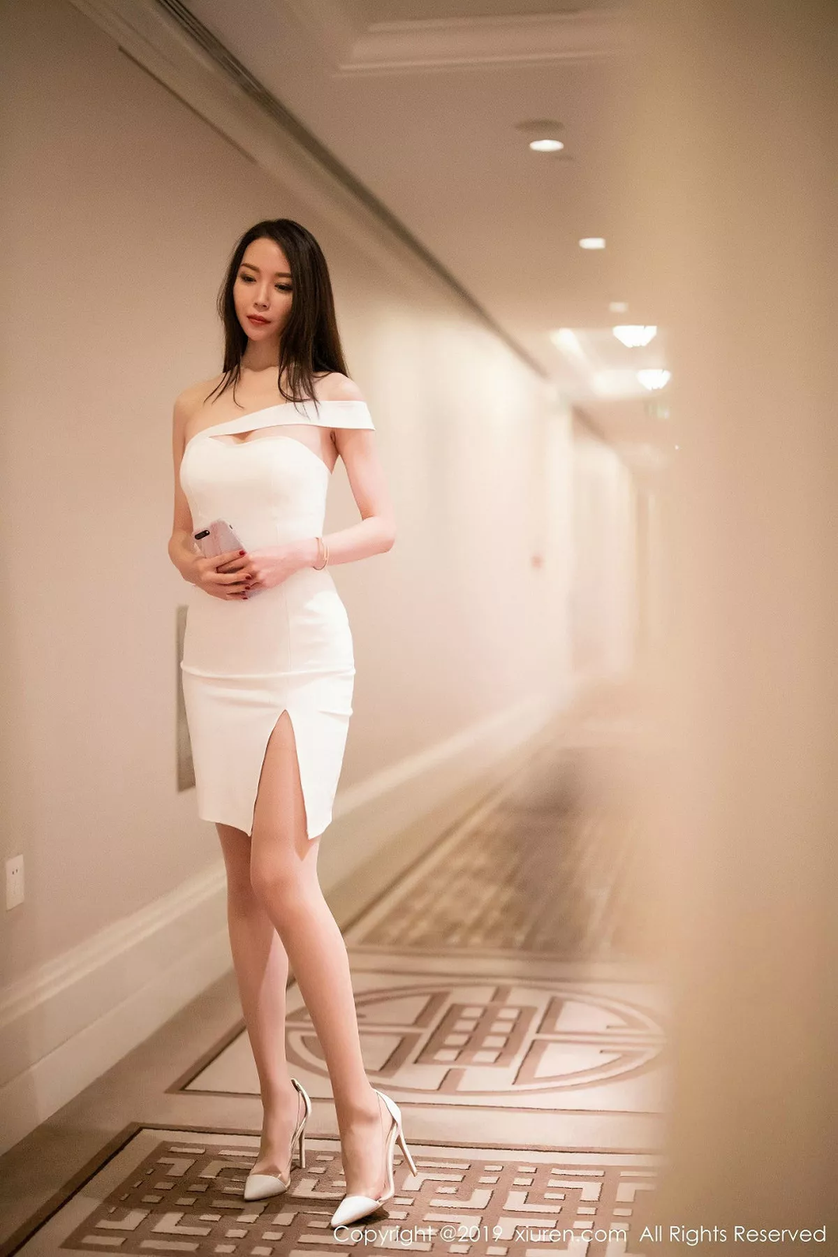 秀人集.com_[XiuRen秀人网]No.1861_嫩模梦心月白色魅惑制服秀高挑身材半脱露翘臀撩人诱惑写真72P