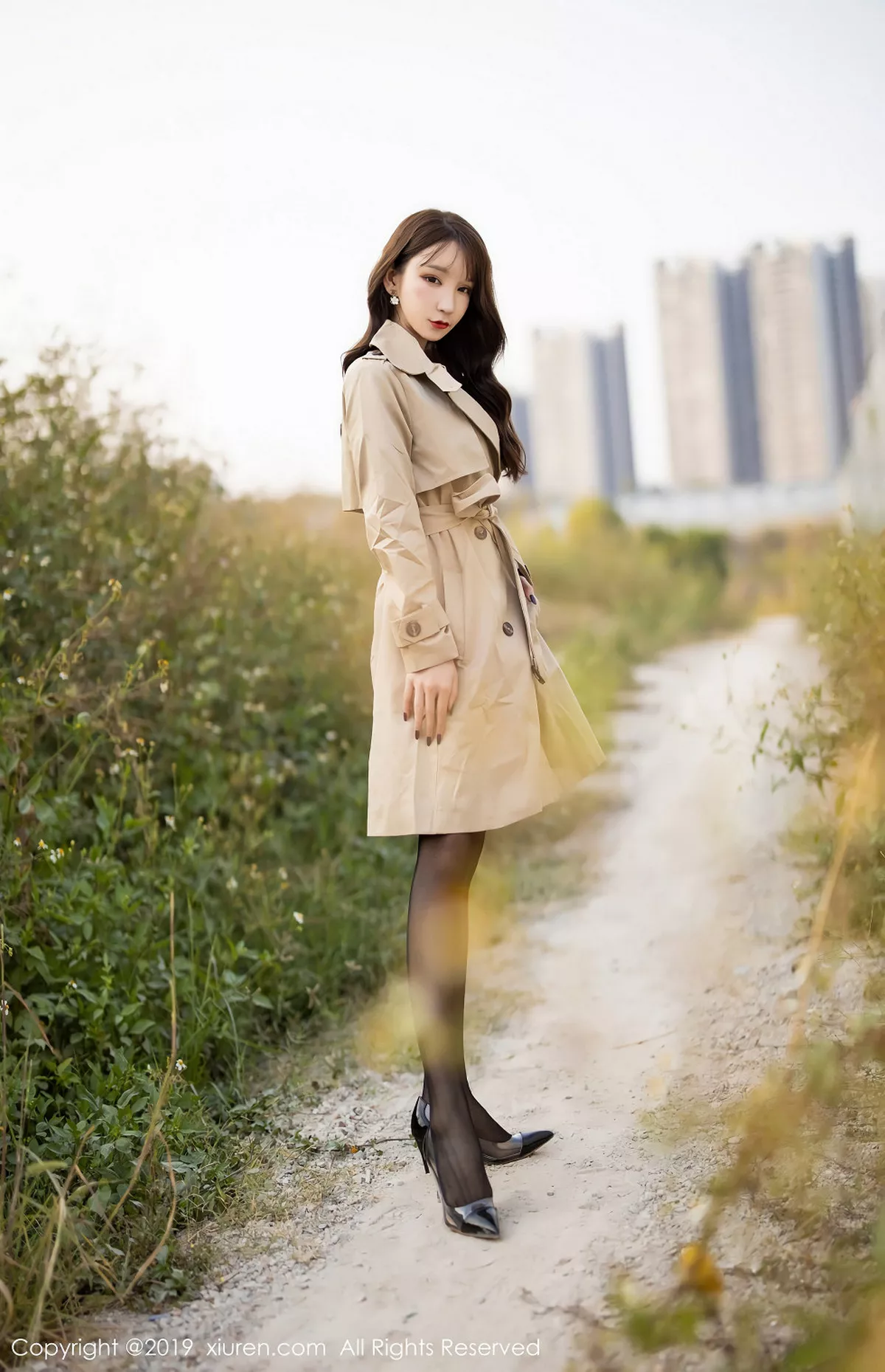 秀人集.com_[XiuRen秀人网]No.1876_女神周于希Sandy户外精致黑色内衣配吊带黑丝袜撩人诱惑写真93P