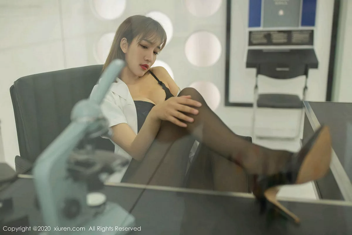 秀人集.com_[XiuRen秀人网]No.1931_嫩模陆萱萱实验室主题职场白衬衫配魅惑黑丝完美诱惑写真56P