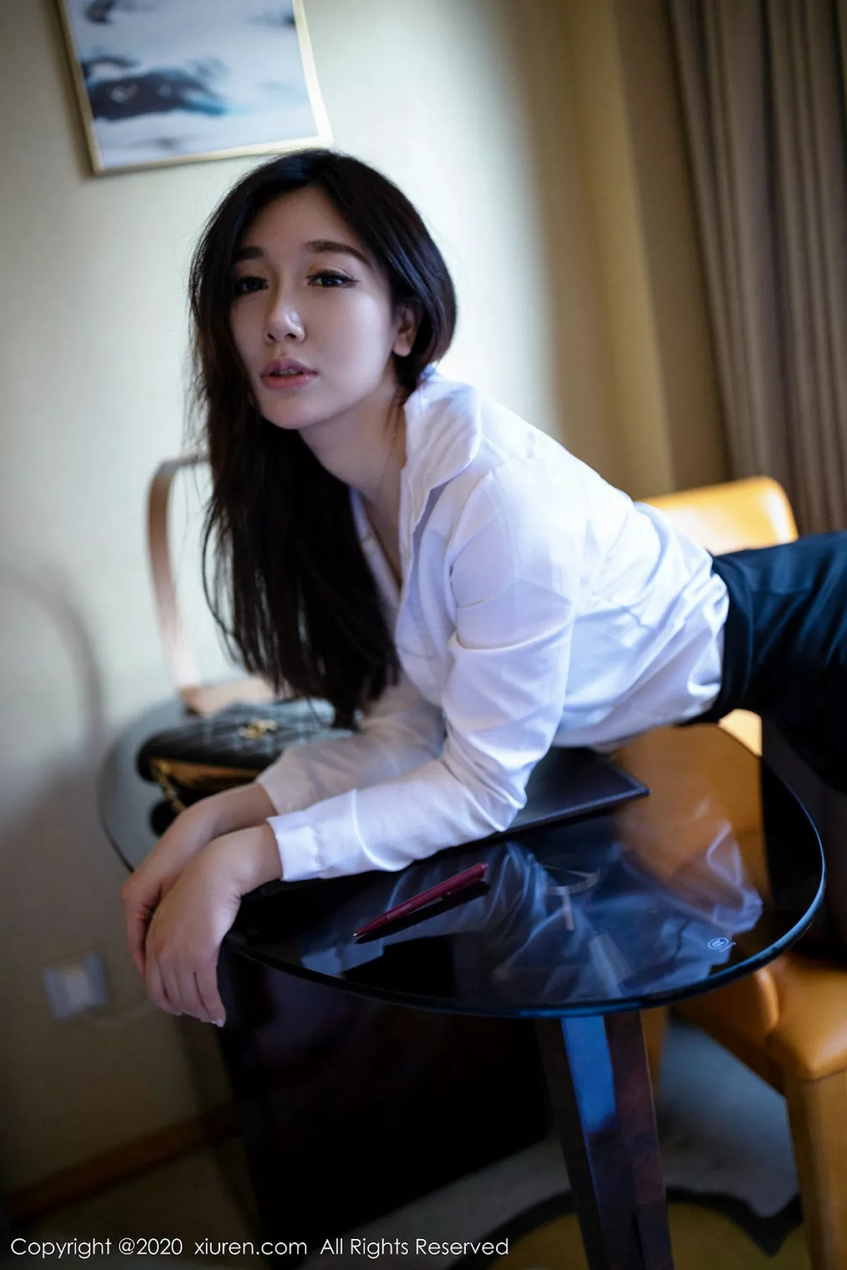 秀人集.com_[XiuRen秀人网]No.1933_嫩模伊思思酒店性感白衬衣配黑短裙秀魅惑黑丝撩人诱惑写真50P