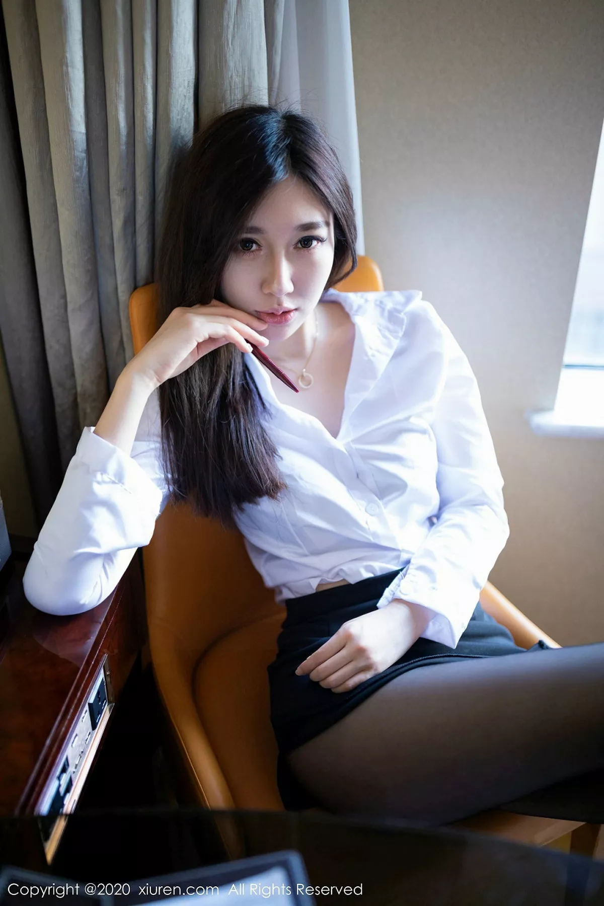 秀人集.com_[XiuRen秀人网]No.1933_嫩模伊思思酒店性感白衬衣配黑短裙秀魅惑黑丝撩人诱惑写真50P