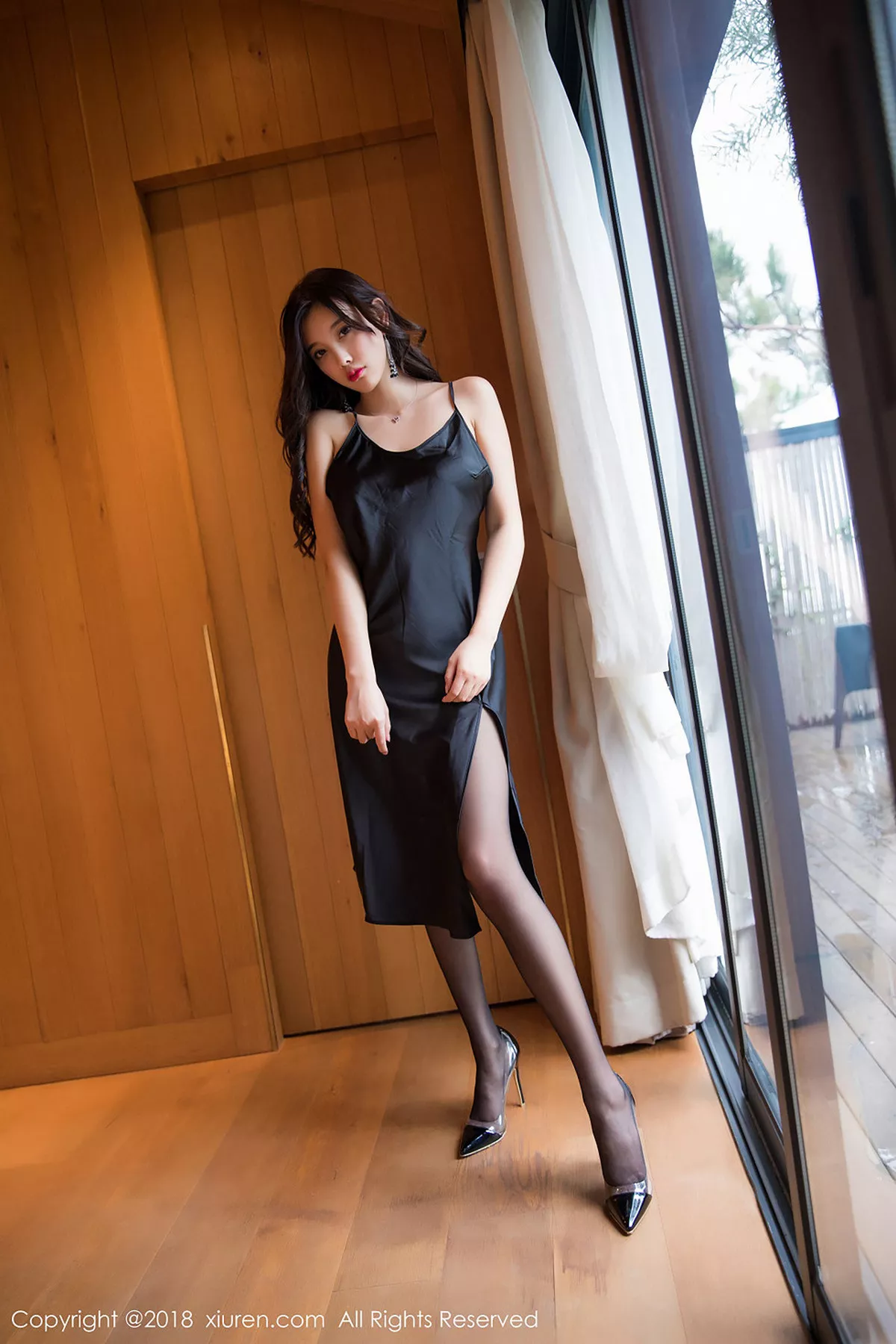 秀人集.com_[XiuRen秀人网]No.1296_女神杨晨晨sugar元旦特辑纯白吊带新娘连身裙甜美写真68P