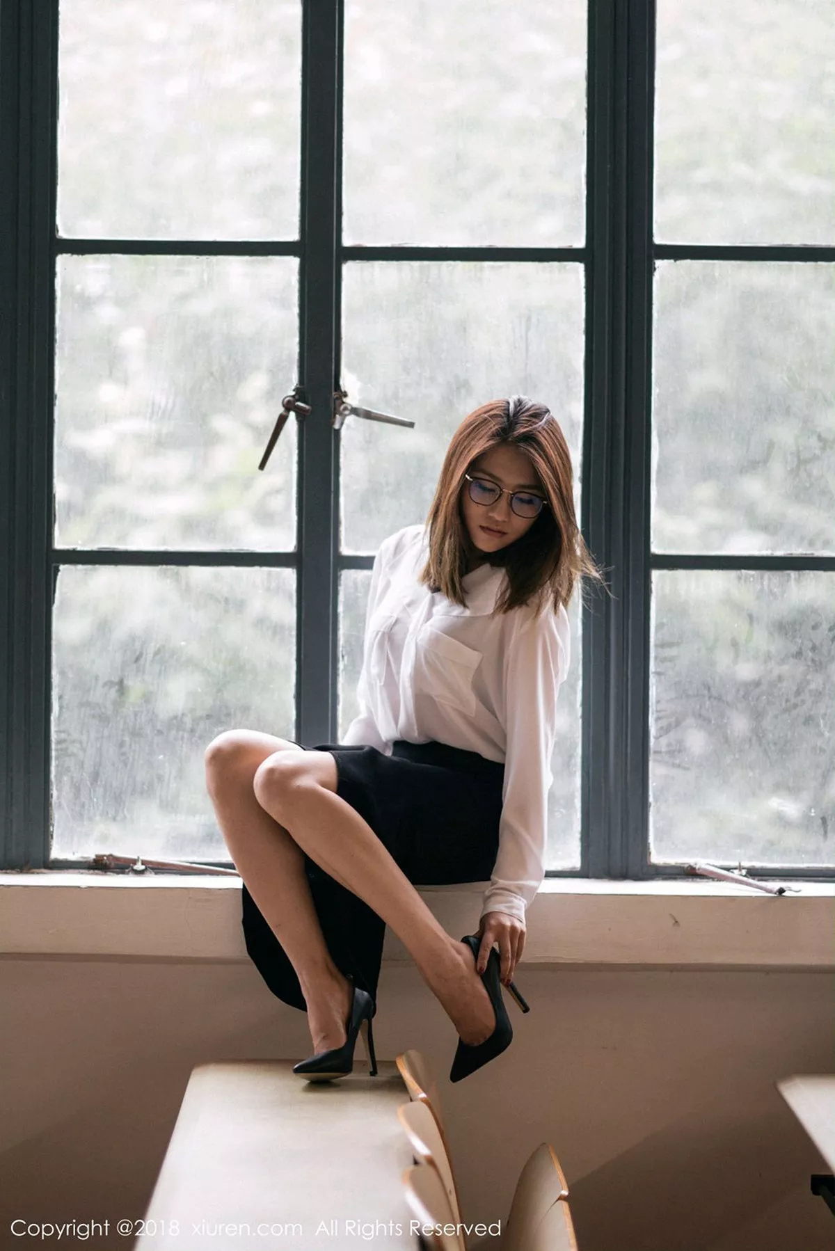 秀人集.com_[XiuRen秀人网]No.1267_女神许诺Sabrina性感教师制服白衬衣配黑短裙秀美腿写真44P