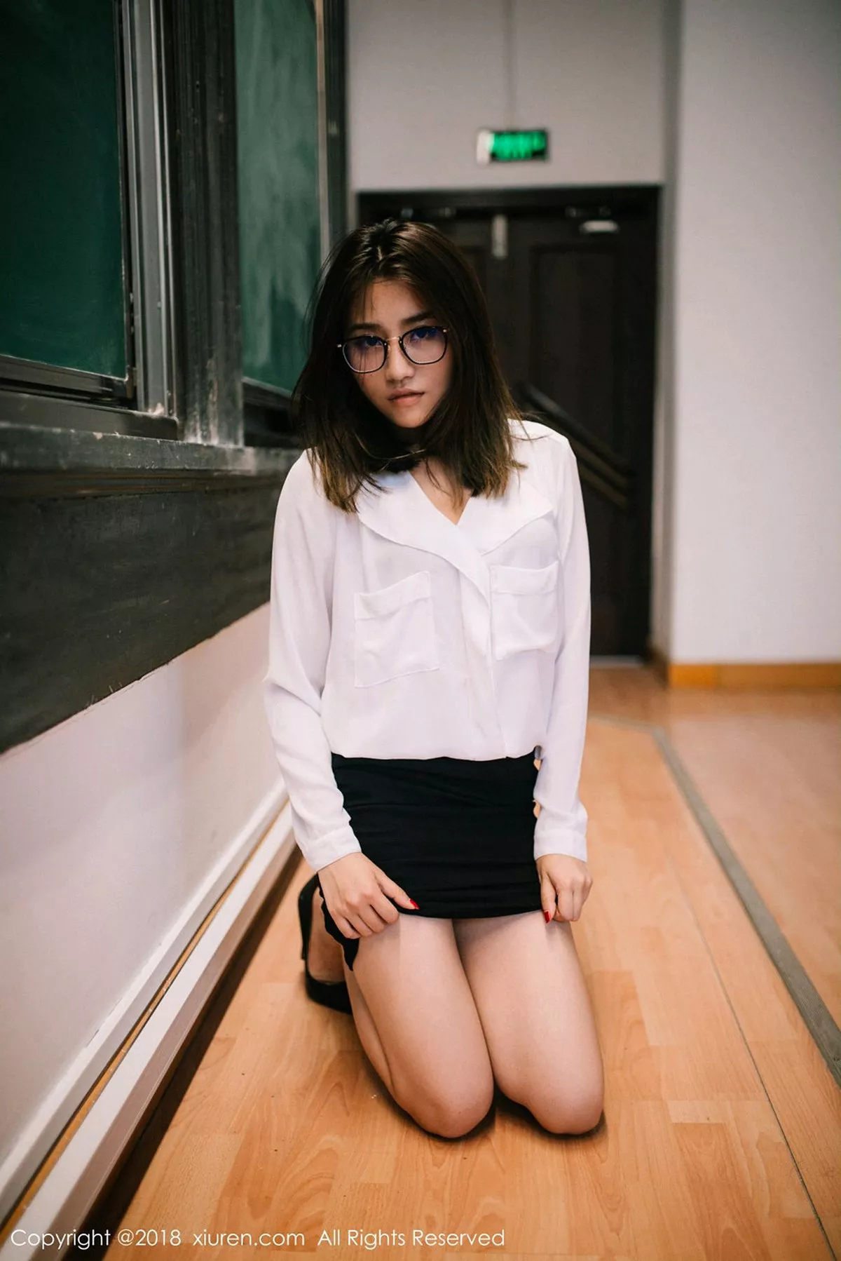 秀人集.com_[XiuRen秀人网]No.1267_女神许诺Sabrina性感教师制服白衬衣配黑短裙秀美腿写真44P