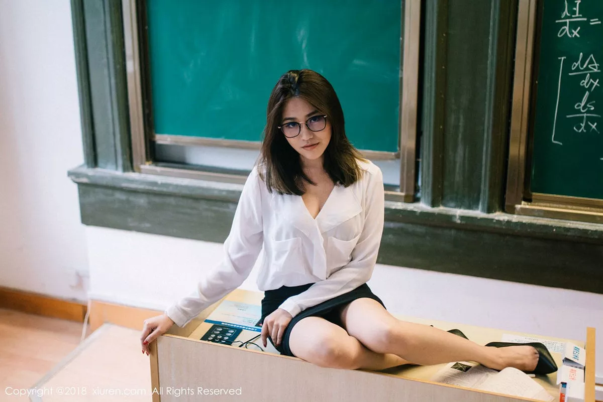 秀人集.com_[XiuRen秀人网]No.1267_女神许诺Sabrina性感教师制服白衬衣配黑短裙秀美腿写真44P