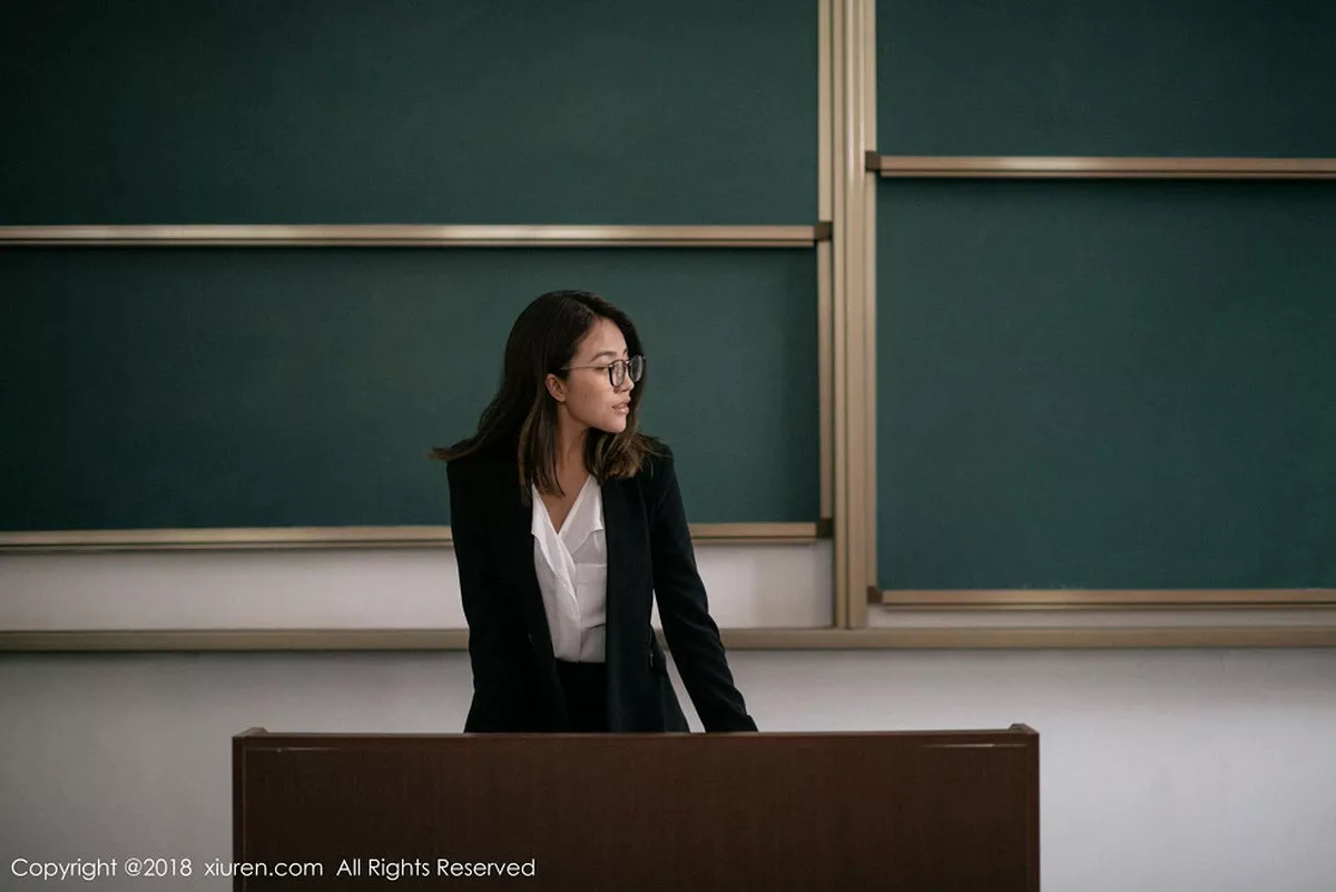 秀人集.com_[XiuRen秀人网]No.1267_女神许诺Sabrina性感教师制服白衬衣配黑短裙秀美腿写真44P