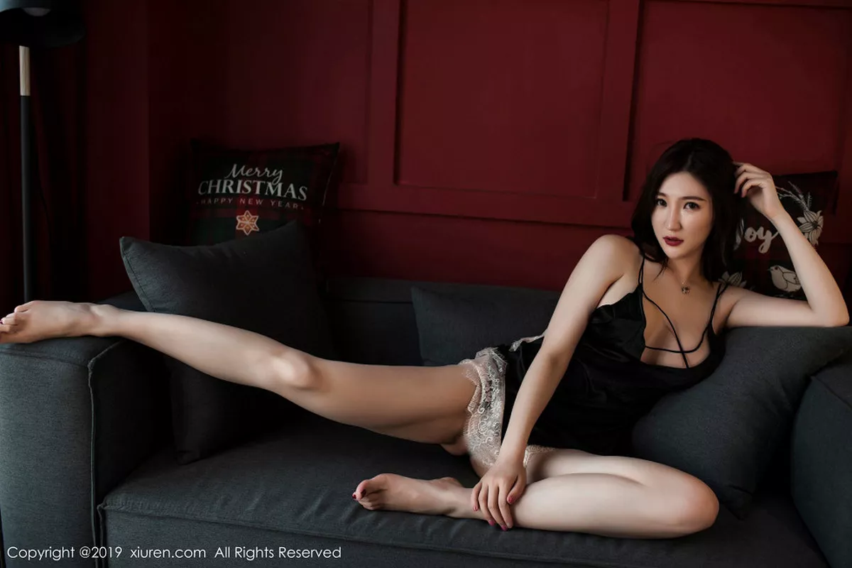 秀人集.com_[XiuRen秀人网]No.1484_嫩模乔巧私房黑色低胸吊带内衣+蕾丝睡衣露豪乳完美诱惑写真45P