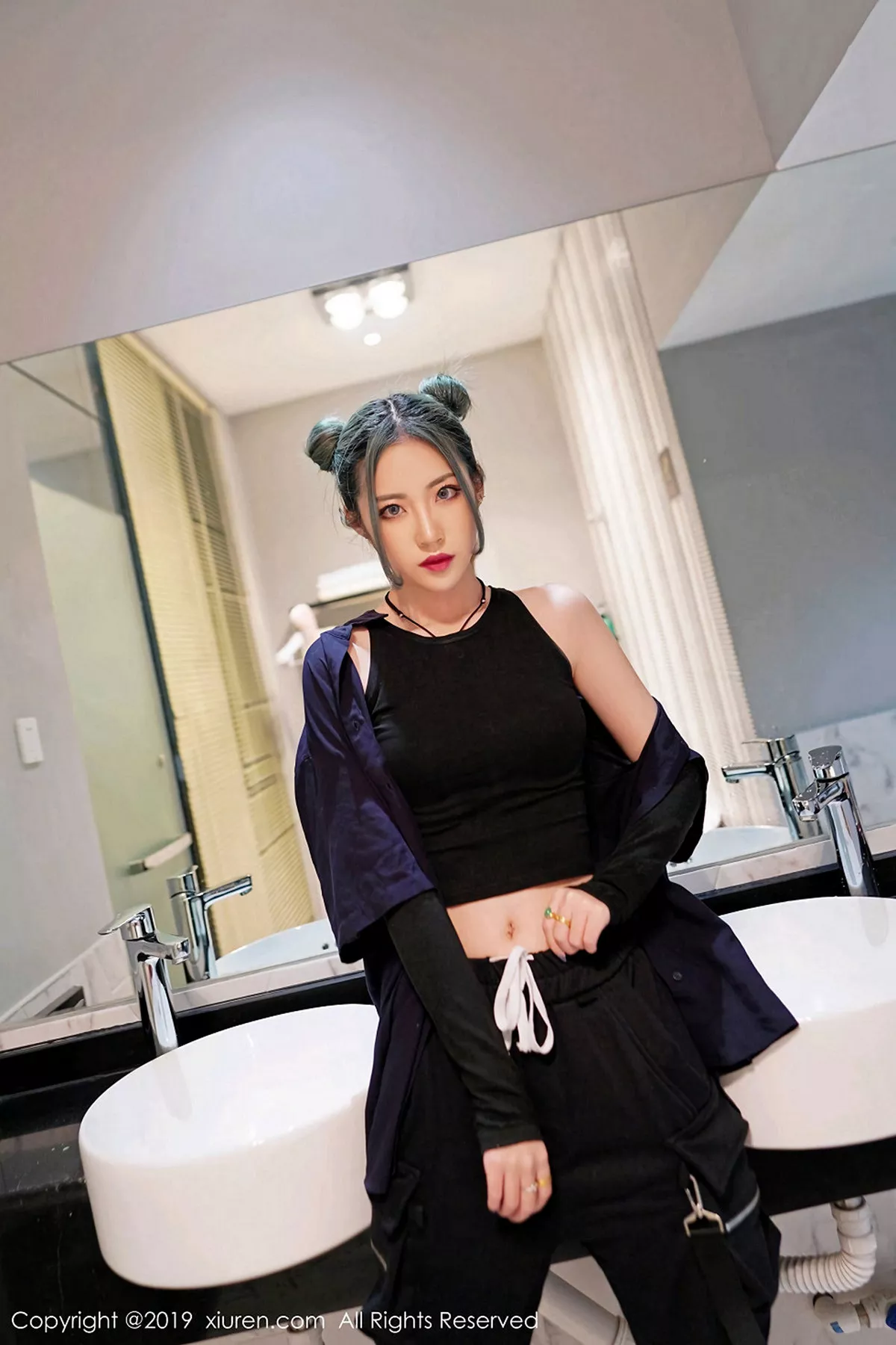 秀人集.com_[XiuRen秀人网]No.1550_嫩模贾诗晗性感红色抹胸内衣配红色格子裙秀完美身材写真48P