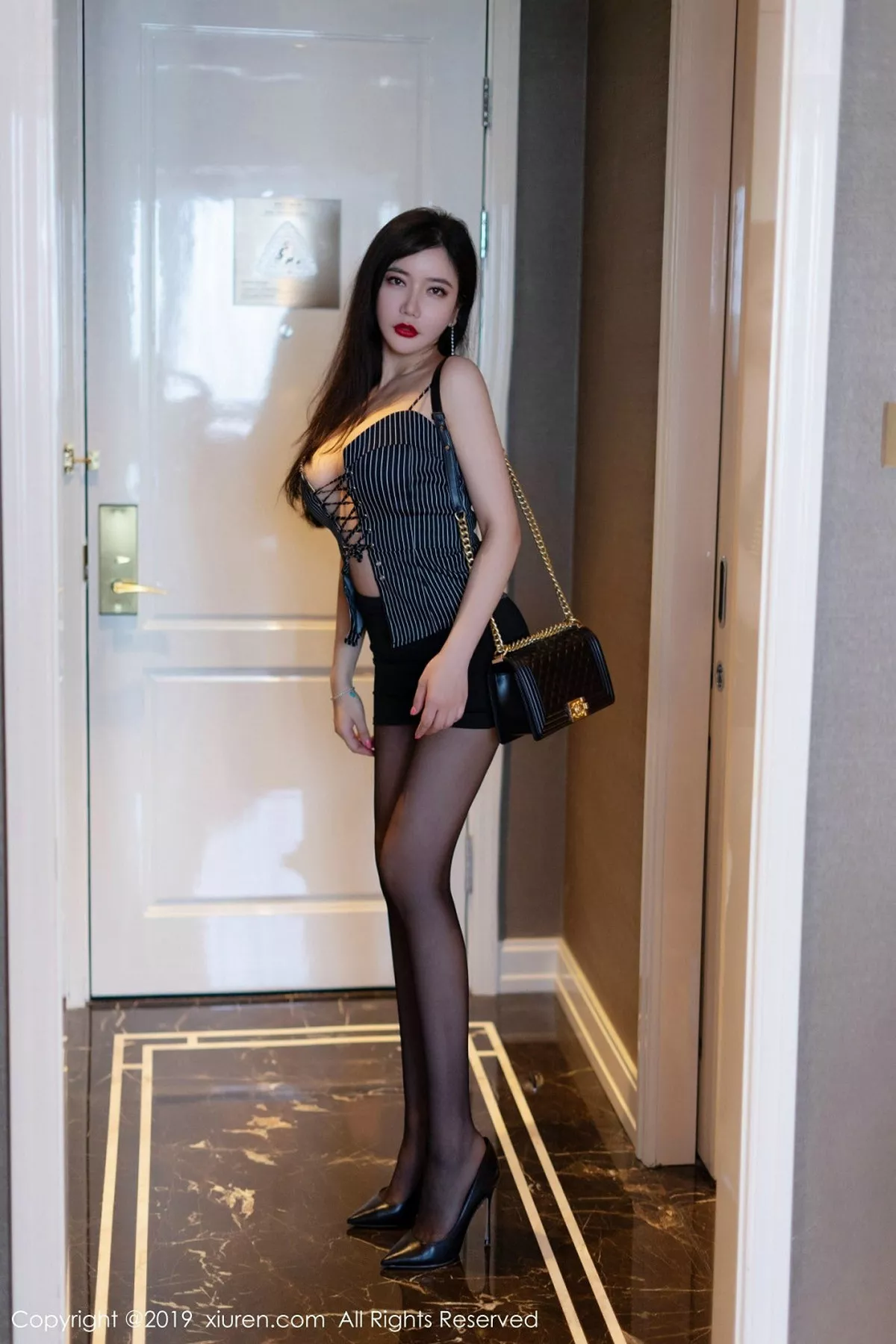 秀人集.com_[XiuRen秀人网]No.1530_女神心妍小公主私房秘书职业装秀火辣身材极致诱惑写真50P