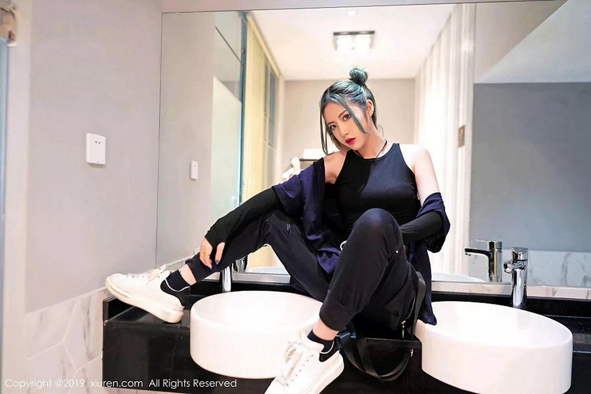 秀人集.com_[XiuRen秀人网]No.1550_嫩模贾诗晗性感红色抹胸内衣配红色格子裙秀完美身材写真48P