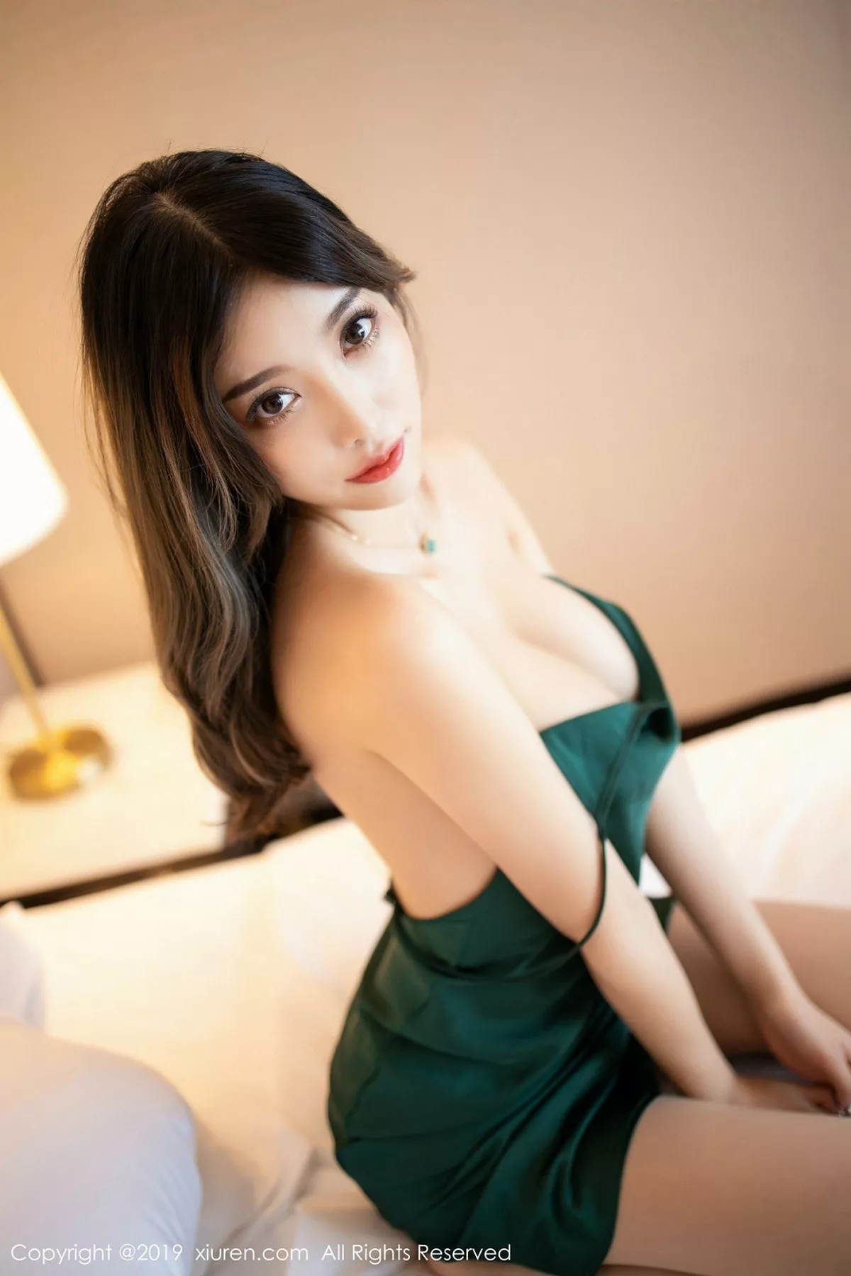 秀人集.com_[XiuRen秀人网]No.1567_女神杨晨晨sugar孔雀绿吊群配超薄肉丝裤袜秀美腿诱惑写真65P