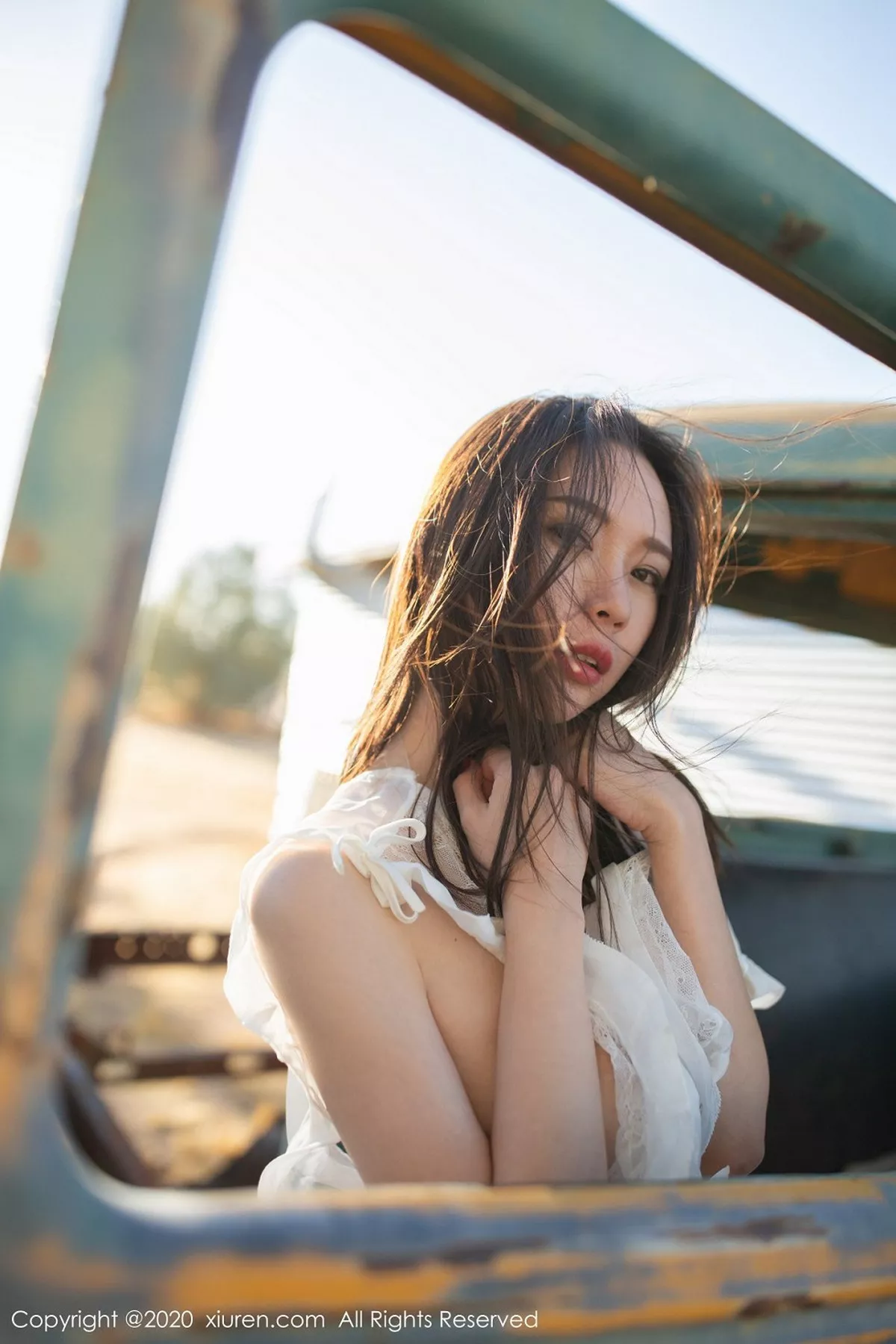 秀人集.com_[XiuRen秀人网]No.2028_嫩模梦心月美国旅拍美式酒吧主题真空白色内衣惹火诱惑写真61P