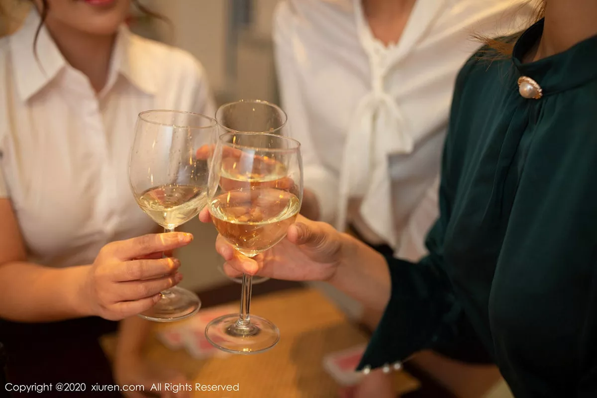 秀人集.com_[XiuRen秀人网]No.1969_新春特辑系列模特合集陆萱萱等三大女神酒店玩扑克剧情写真75P