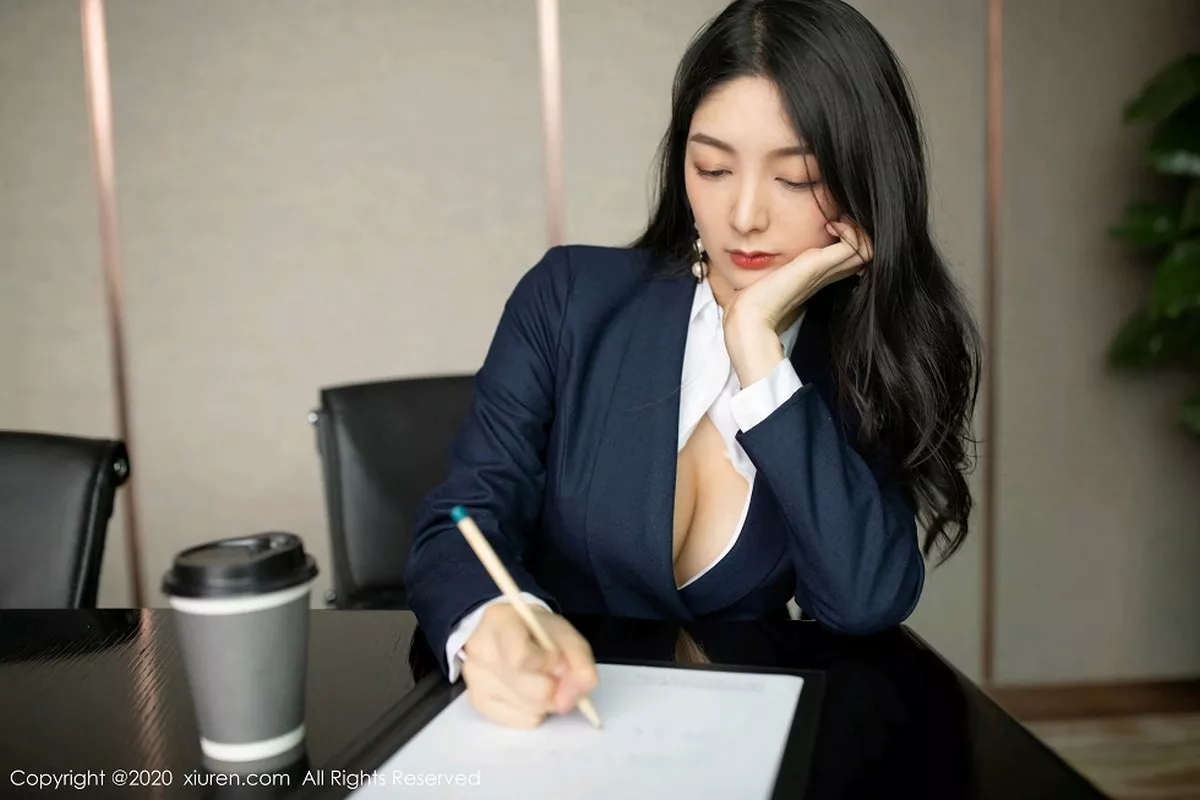 秀人集.com_[XiuRen秀人网]No.2056_嫩模Angela小热巴职业白领主题性感白衬衣配短裙半脱诱惑写真60P