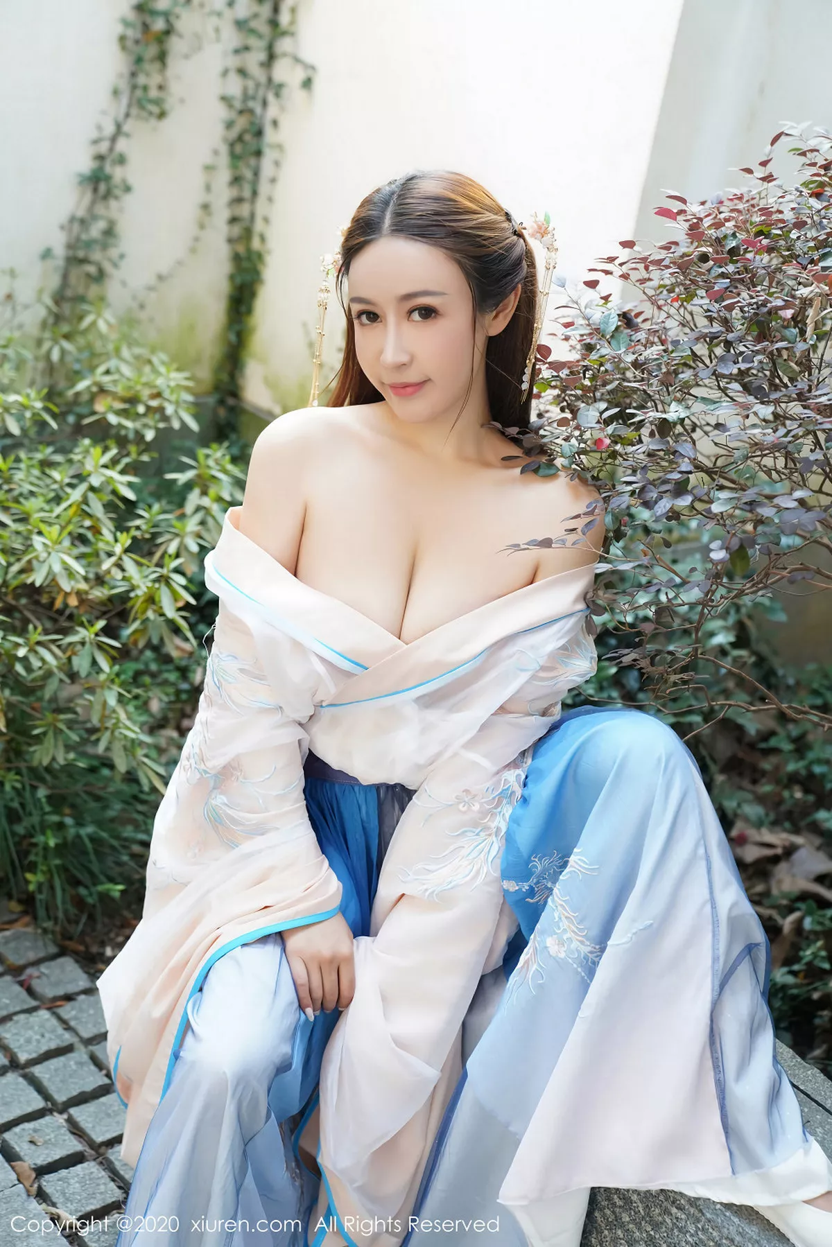 秀人集.com_[XiuRen秀人网]No.1983_嫩模周井空室外园林古装服饰半脱秀火辣身材撩人诱惑写真41P