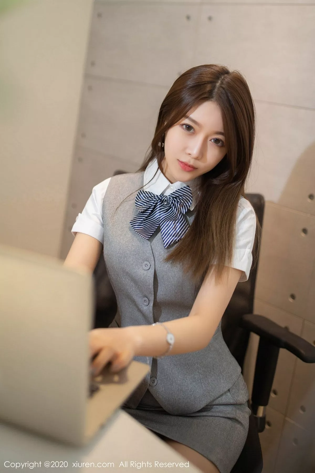 秀人集.com_[XiuRen秀人网]No.2159_嫩模夏诗雯Sally私房秘书OL制服半脱露开档肉丝裤袜诱惑写真80P