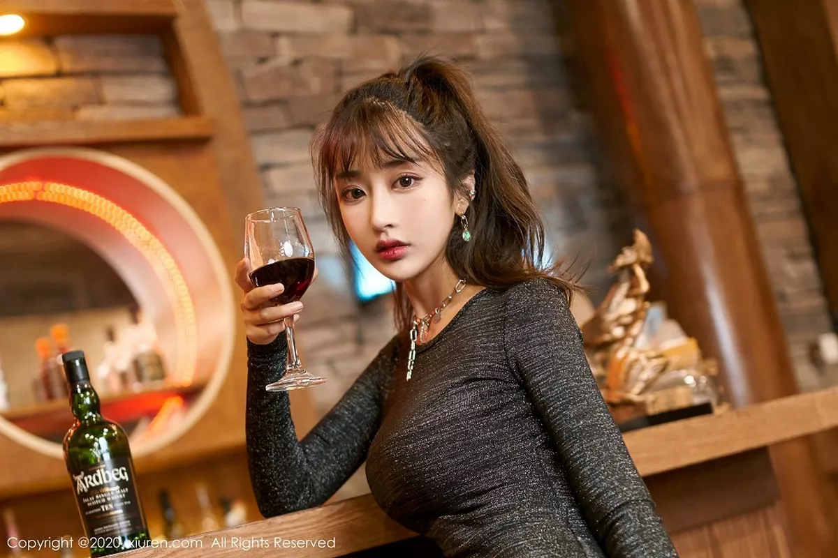 秀人集.com_[XiuRen秀人网]No.2085_嫩模Betty林子欣酒吧主题私房紧身包臀连身裙露翘臀诱惑写真41P