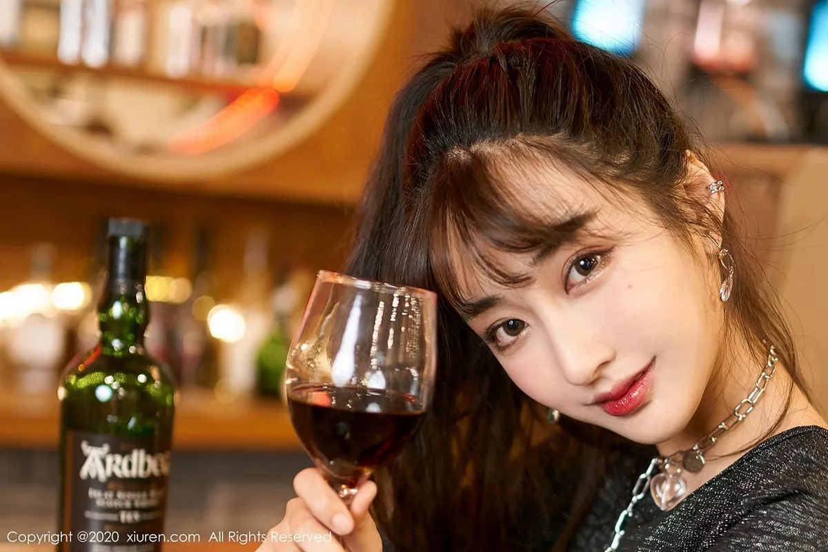 秀人集.com_[XiuRen秀人网]No.2085_嫩模Betty林子欣酒吧主题私房紧身包臀连身裙露翘臀诱惑写真41P