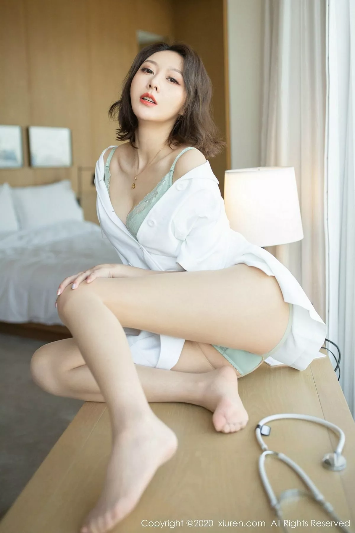 秀人集.com_[XiuRen秀人网]No.2199_气质女神艺轩家庭医生主题性感内衣配开档肉丝撩人诱惑写真73P