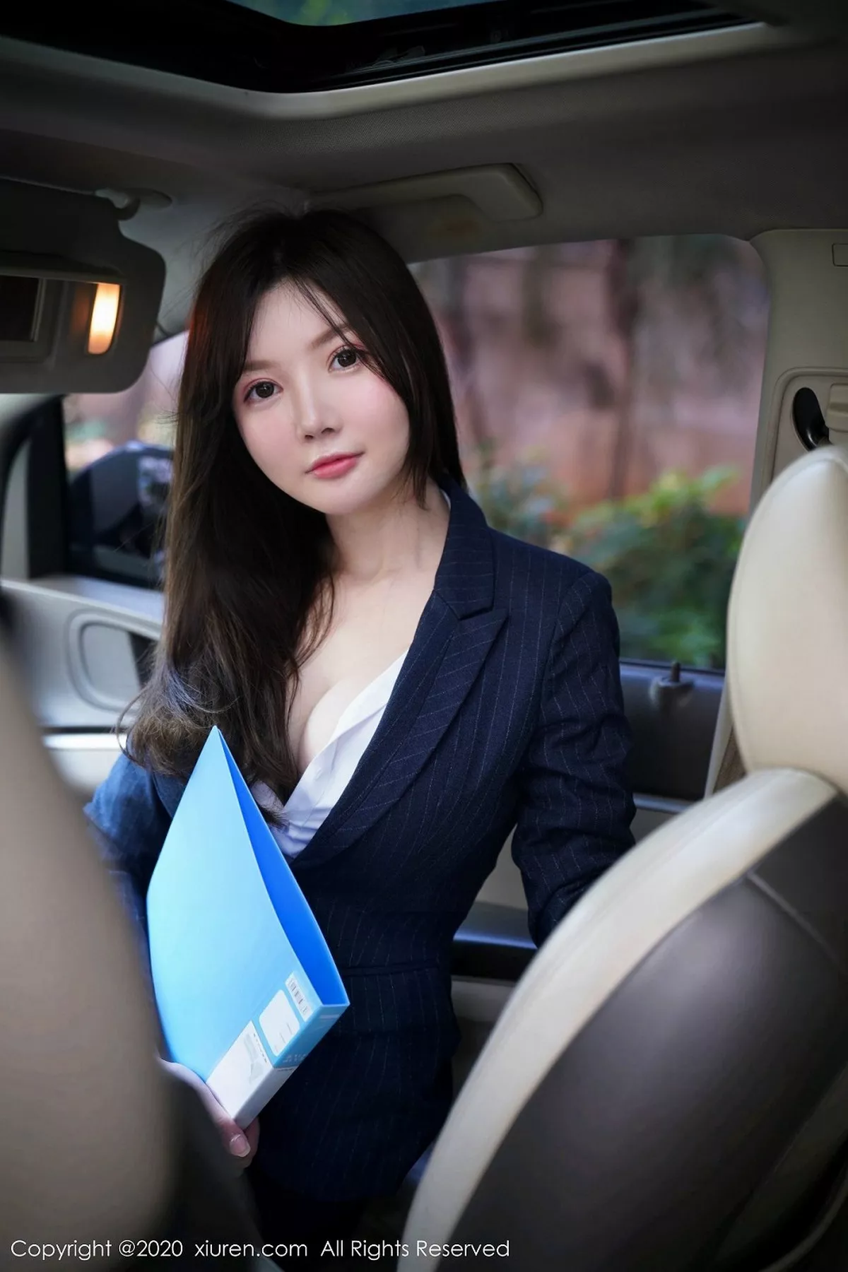 秀人集.com_[XiuRen秀人网]No.2209_嫩模糯美子Mini三亚旅拍性感秘书车拍主题傲人豪乳诱惑写真108P