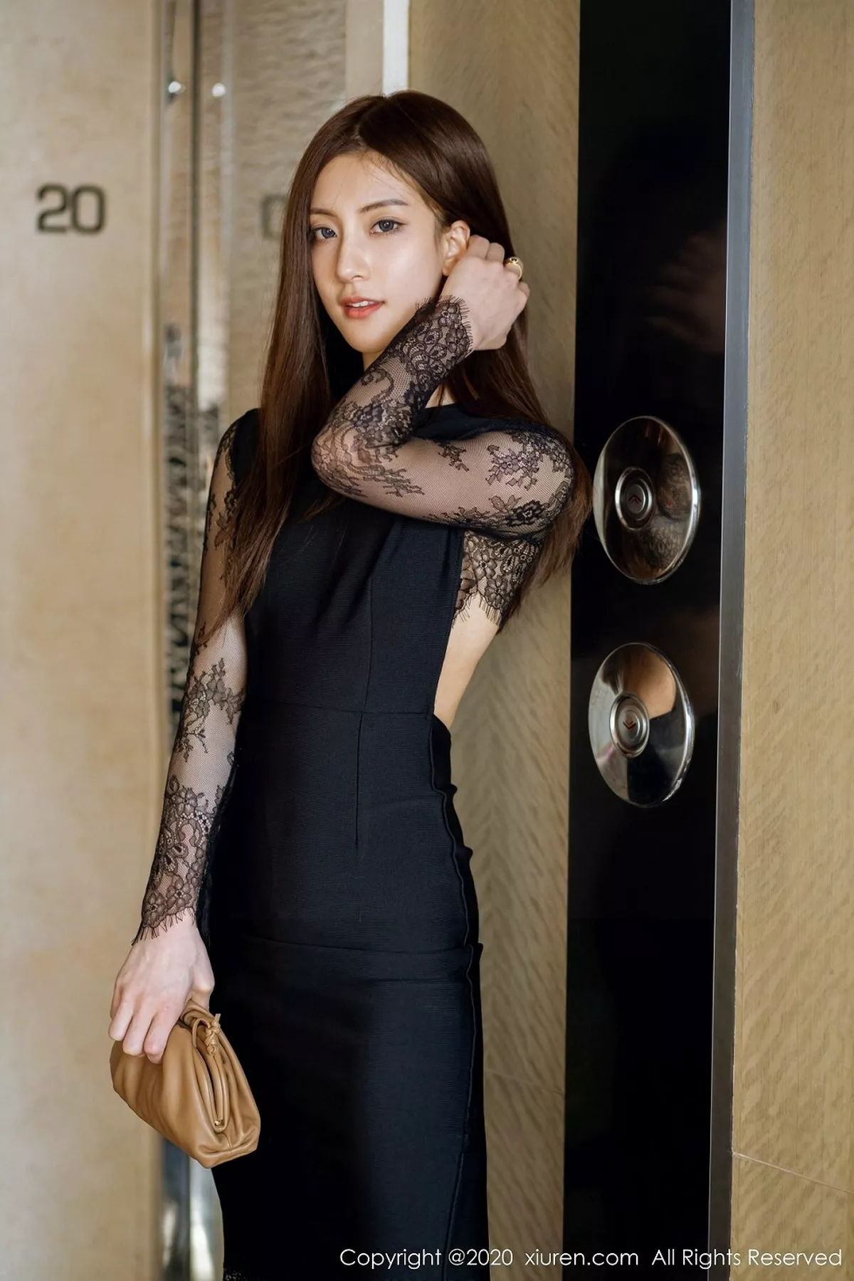 秀人集.com_[XiuRen秀人网]No.2165_嫩模林文文yooki私房黑色露背连身裙配黑丝袜半脱诱人写真67P