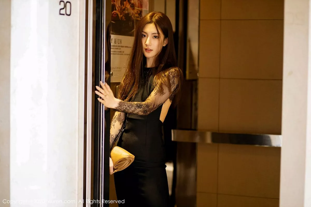 秀人集.com_[XiuRen秀人网]No.2165_嫩模林文文yooki私房黑色露背连身裙配黑丝袜半脱诱人写真67P