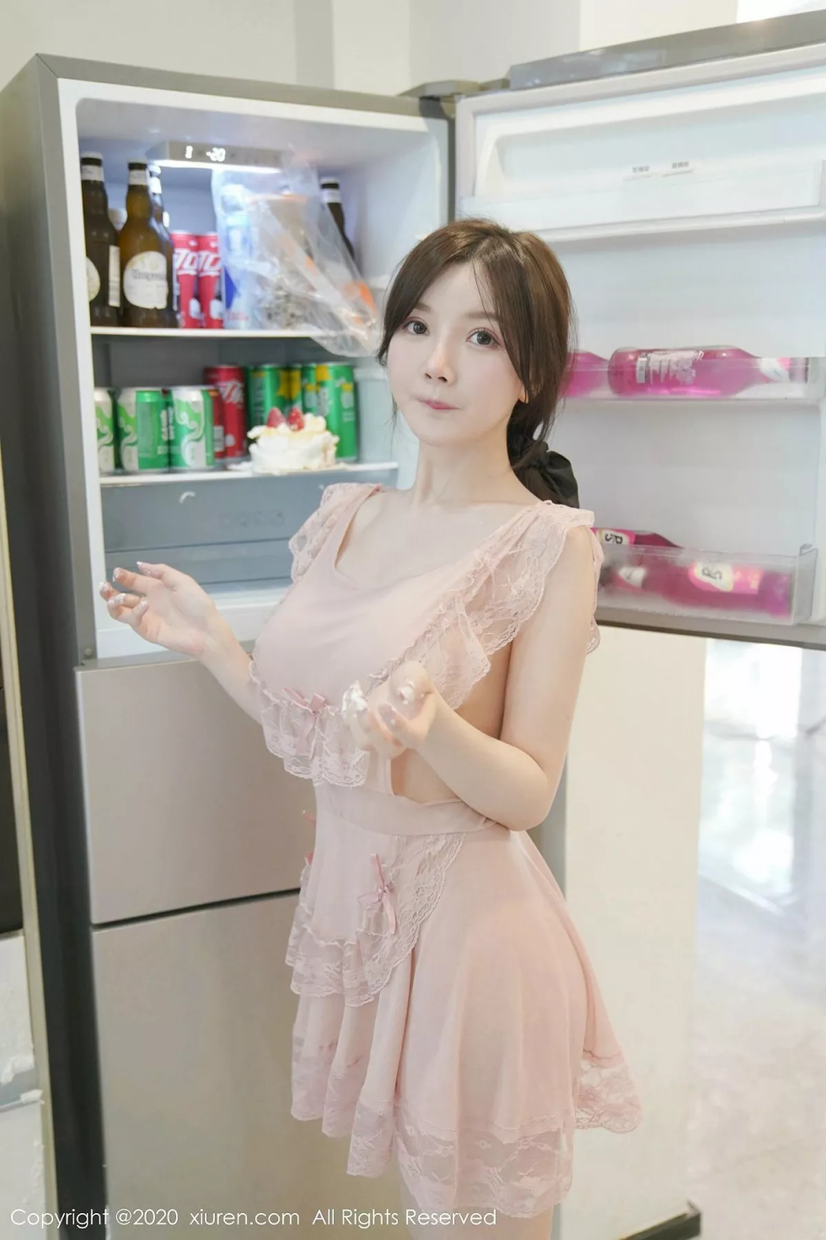 秀人集.com_[XiuRen秀人网]No.2186_女神糯美子Mini三亚旅拍性感厨娘主题粉色薄纱真空秀豪乳诱惑写真100P