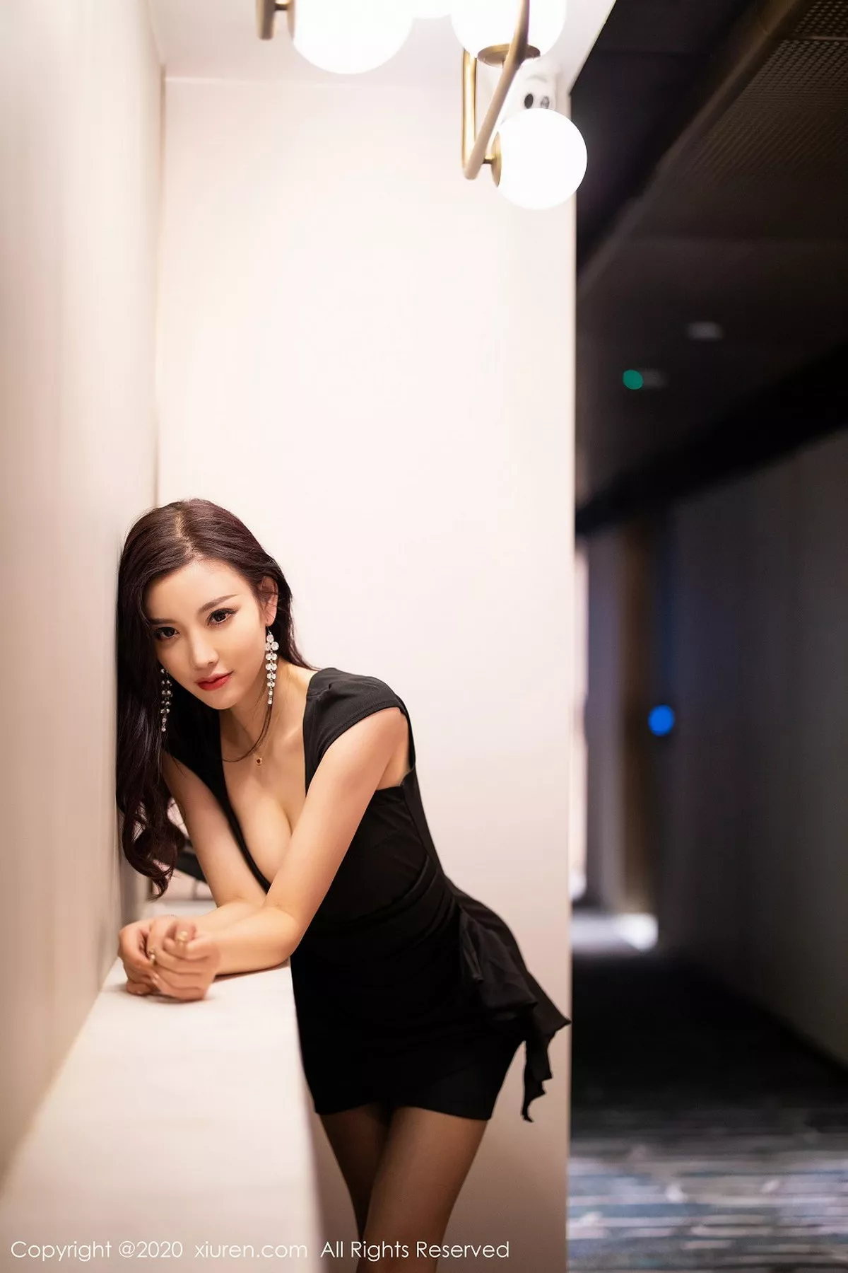 秀人集.com_[XiuRen秀人网]No.2241_女神杨晨晨sugar私房典雅吊裙半脱露超薄黑丝裤袜撩人诱惑写真70P