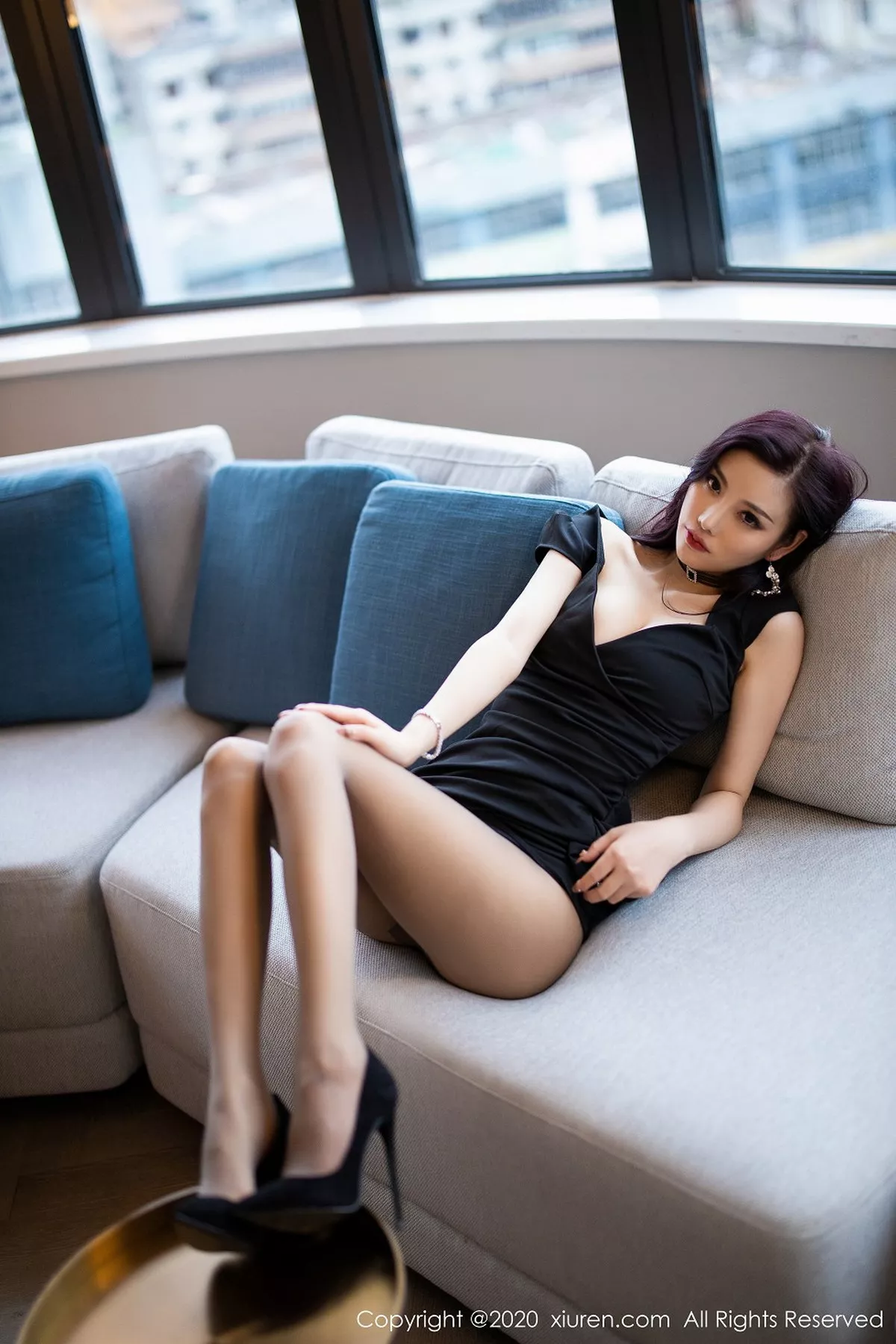 秀人集.com_[XiuRen秀人网]No.2241_女神杨晨晨sugar私房典雅吊裙半脱露超薄黑丝裤袜撩人诱惑写真70P