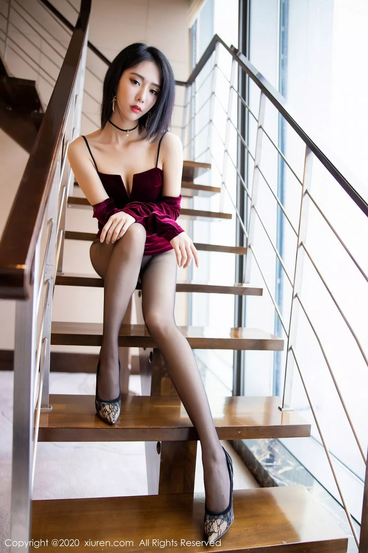 秀人集.com_[XiuRen秀人网]No.2284_嫩模BABY_柒阁楼上酒红色连身裙配开档黑丝裤袜秀美腿诱惑写真100P