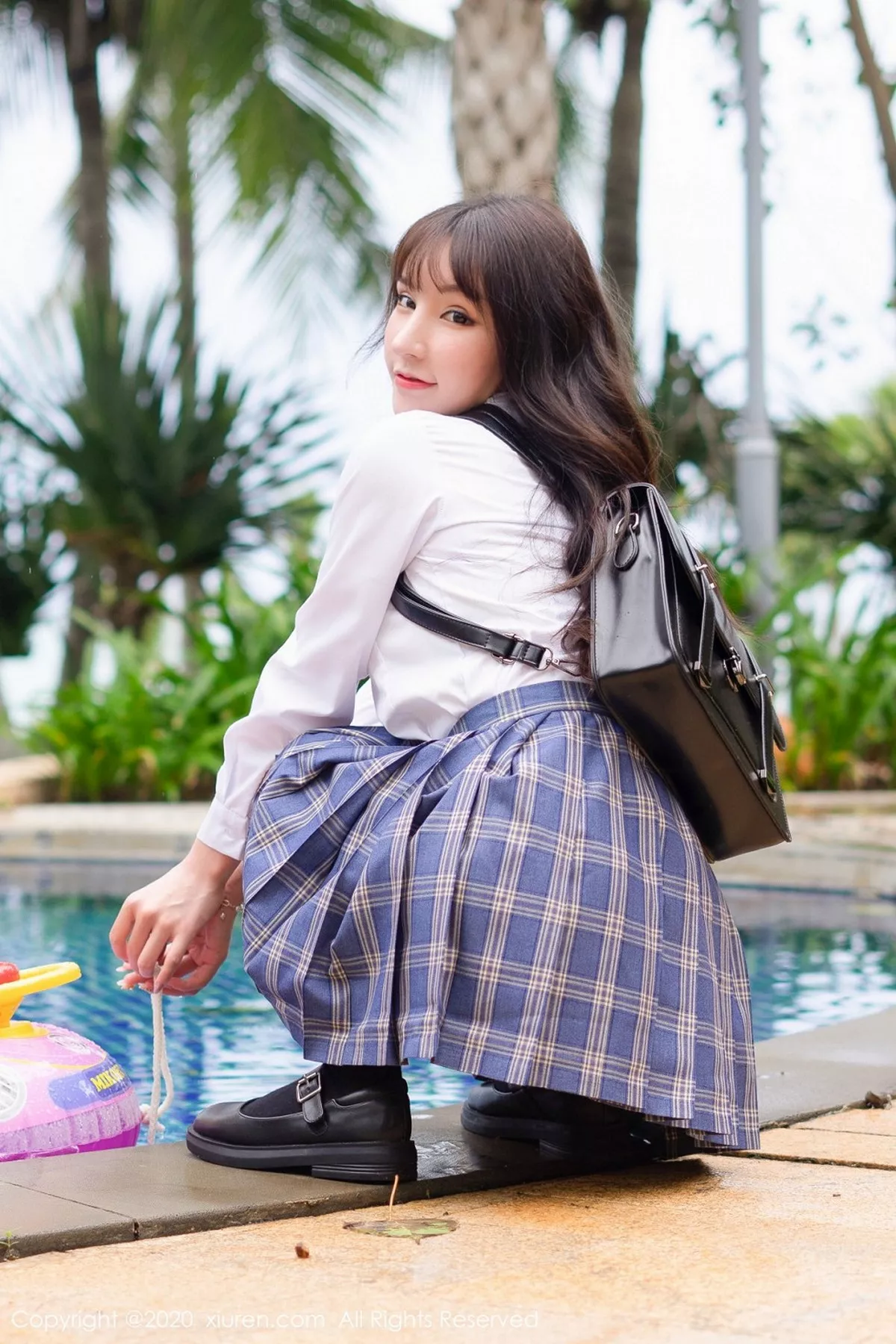 秀人集.com_[XiuRen秀人网]No.2290_女神周于希Sandy三亚旅拍清纯学生制服半脱露性感内衣诱惑写真68P