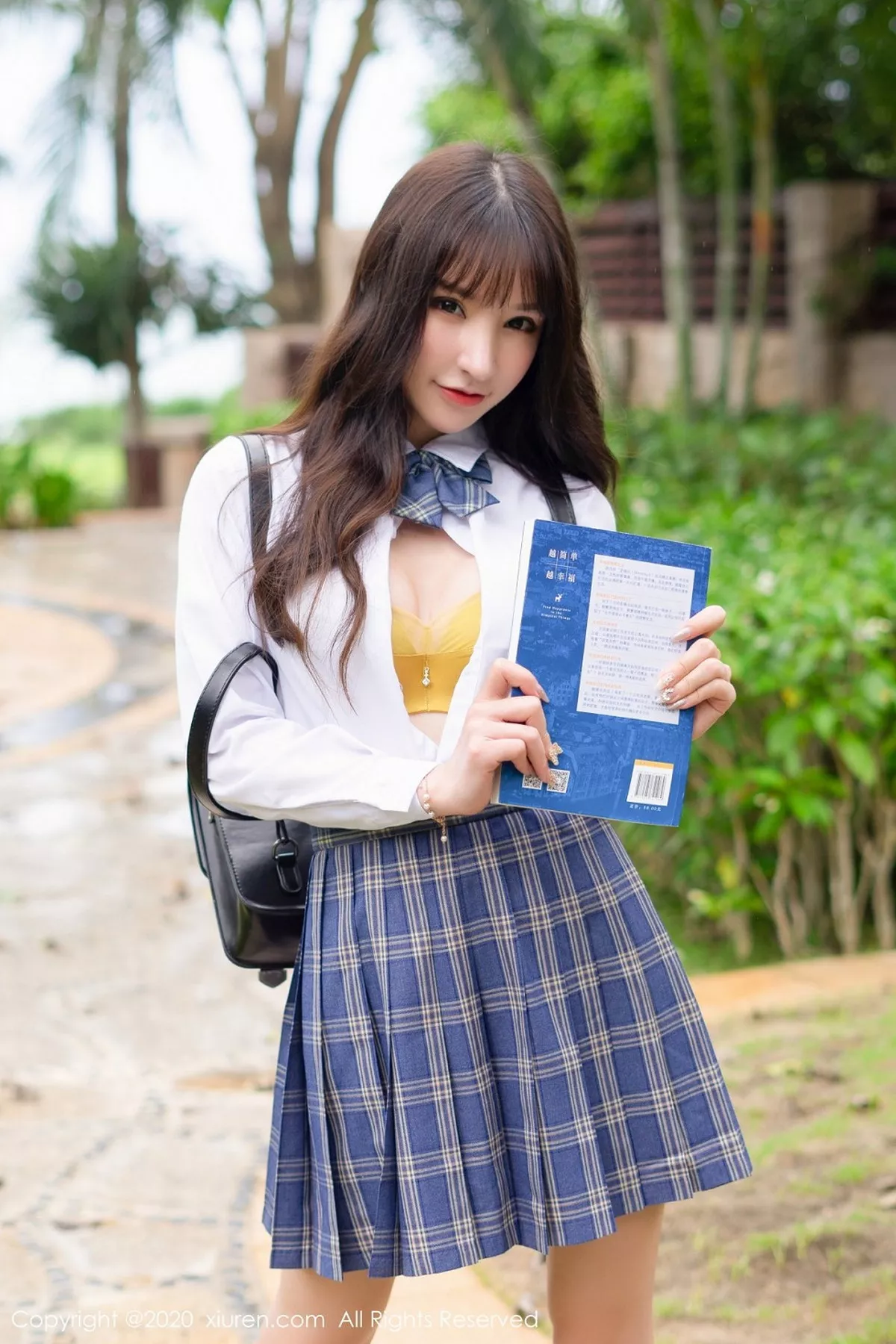 秀人集.com_[XiuRen秀人网]No.2290_女神周于希Sandy三亚旅拍清纯学生制服半脱露性感内衣诱惑写真68P