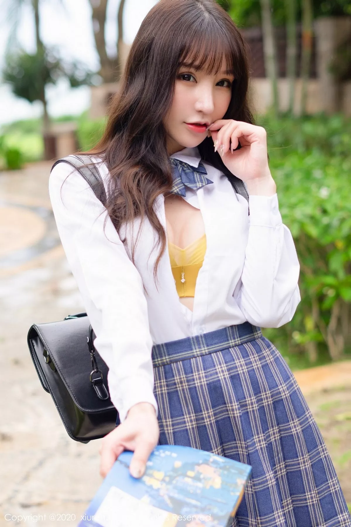 秀人集.com_[XiuRen秀人网]No.2290_女神周于希Sandy三亚旅拍清纯学生制服半脱露性感内衣诱惑写真68P