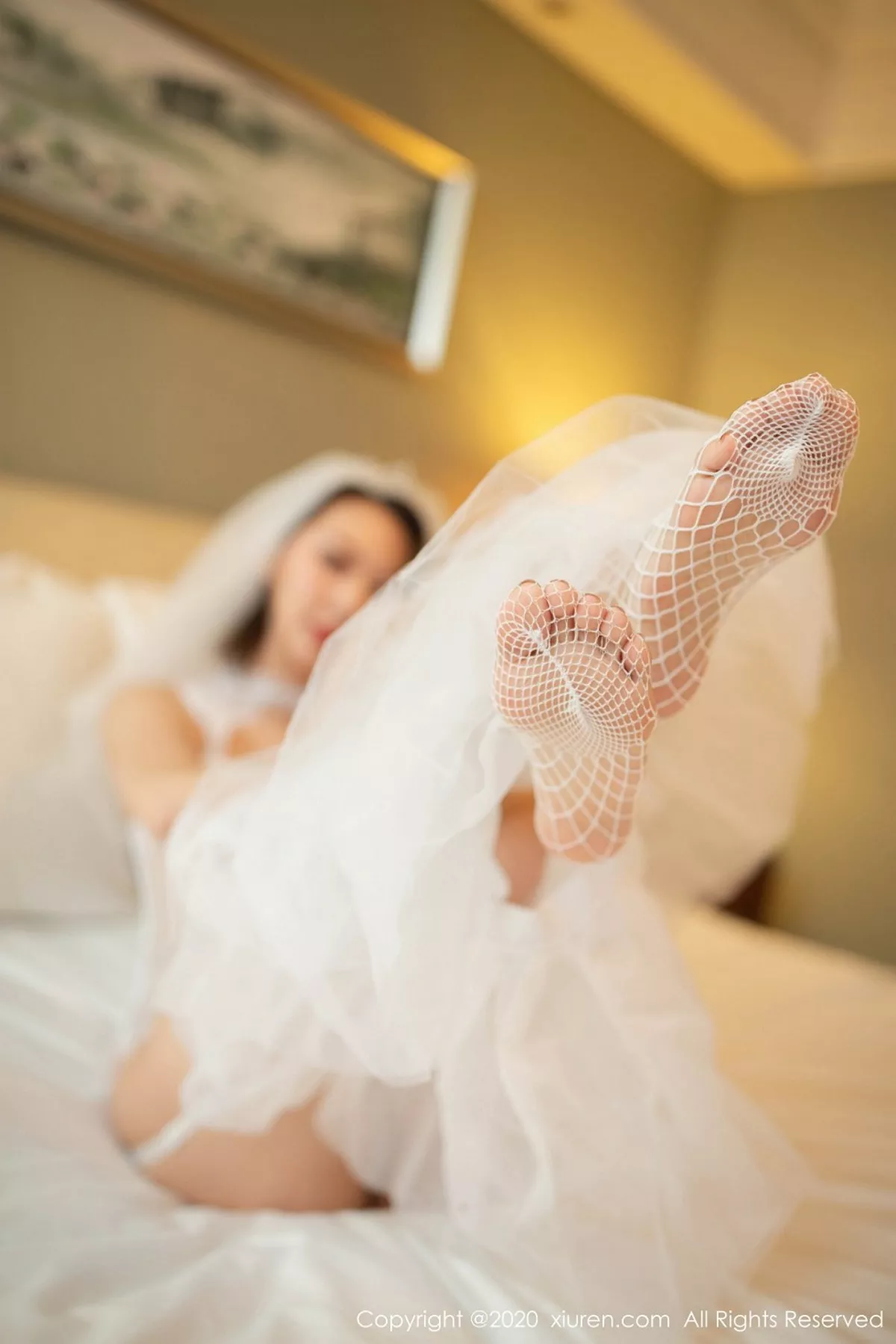 秀人集.com_[XiuRen秀人网]No.2328_气质女神艺轩唯美曼妙婚纱主题私房床上吊带白丝渔网诱惑写真76P