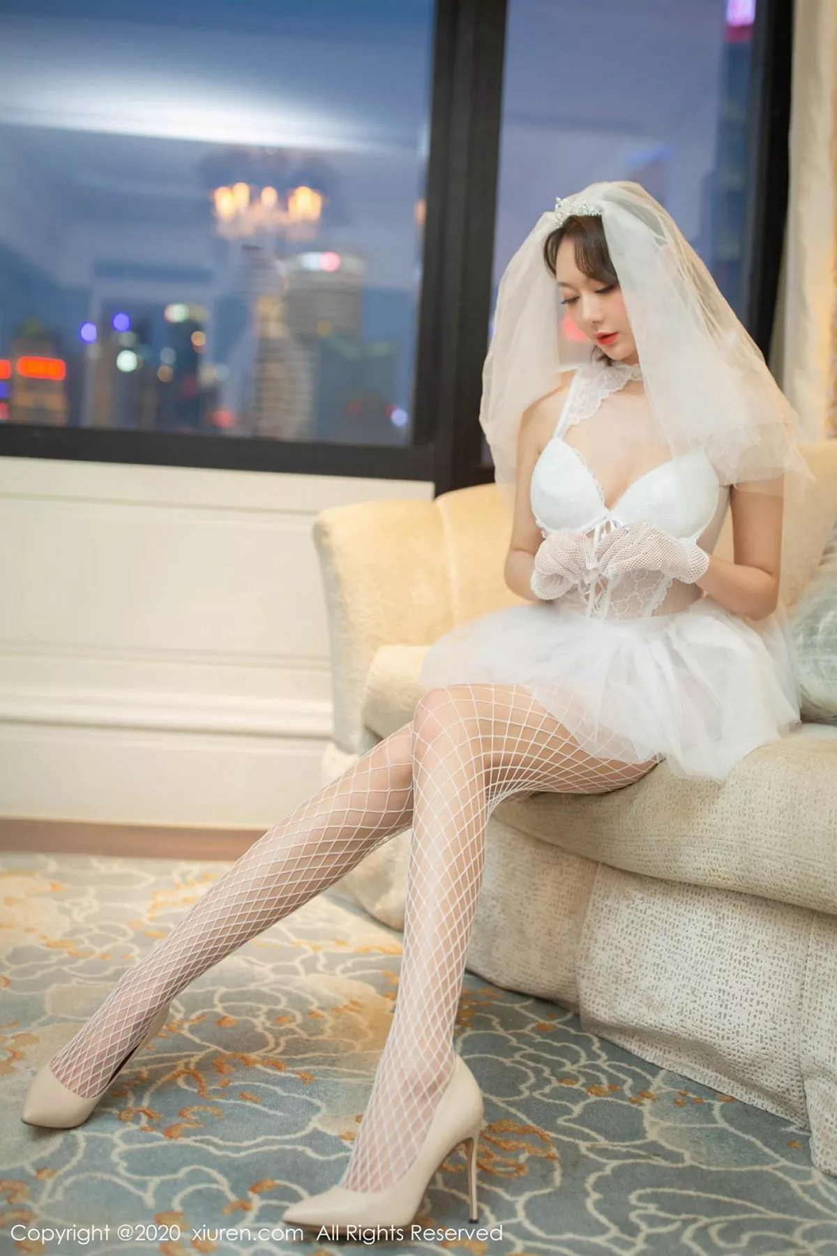 秀人集.com_[XiuRen秀人网]No.2328_气质女神艺轩唯美曼妙婚纱主题私房床上吊带白丝渔网诱惑写真76P