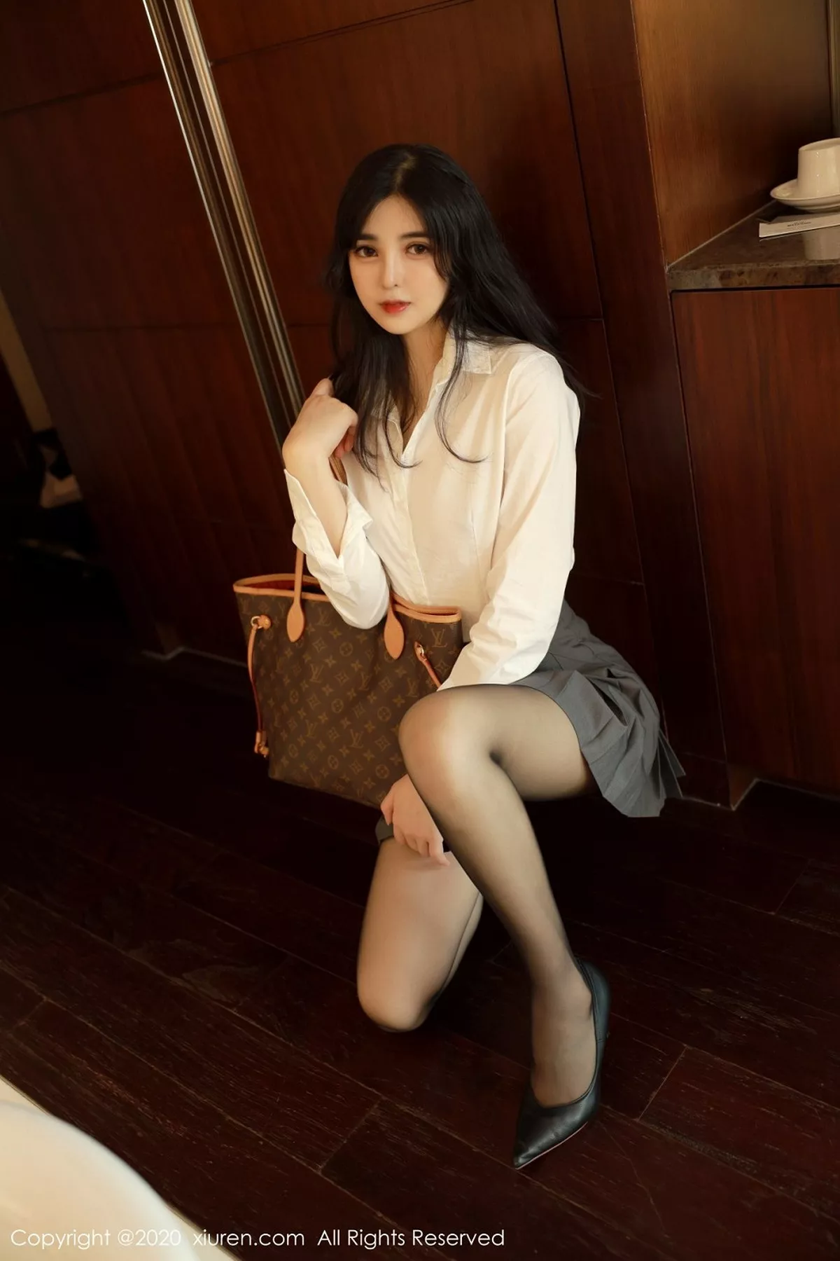 秀人集.com_[XiuRen秀人网]No.2330_嫩模韩静安私房性感白衬衣配短裙黑丝裤袜秀完美身材性感写真40P