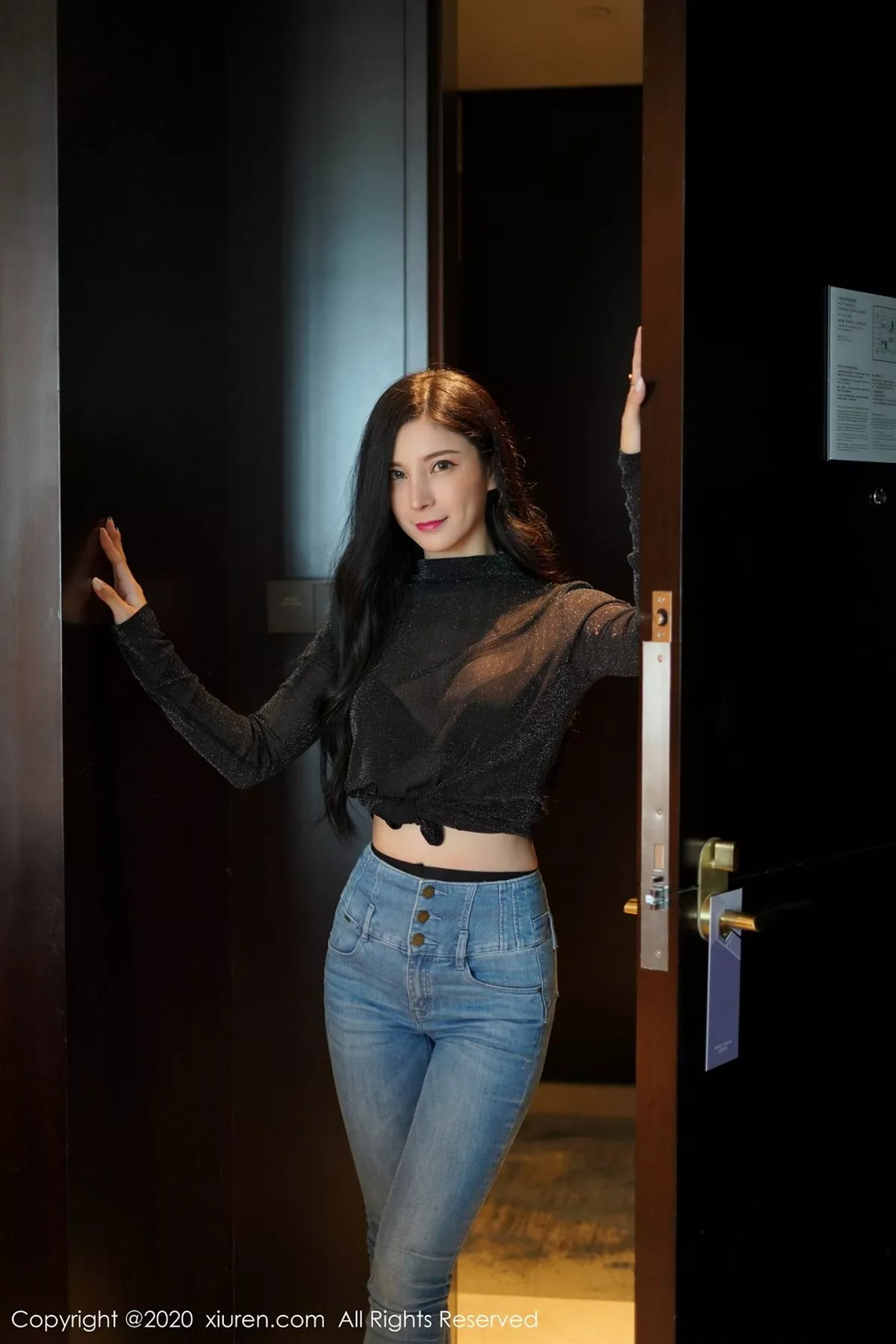 秀人集.com_[XiuRen秀人网]No.2386_嫩模小蛮妖Yummy私房牛仔裤半脱露超薄黑丝裤袜秀翘臀诱惑写真67P