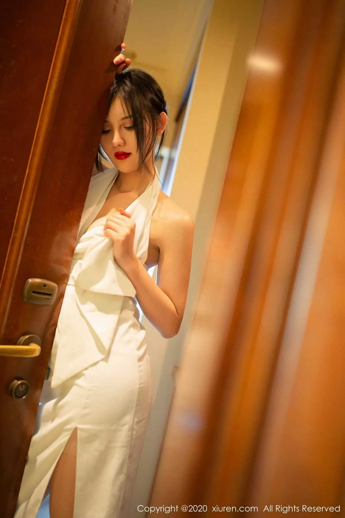 秀人集.com_[XiuRen秀人网]No.2389_女神就是阿朱啊东欧旅拍私房脱长裙露无内肉丝裤袜撩人诱惑写真68P