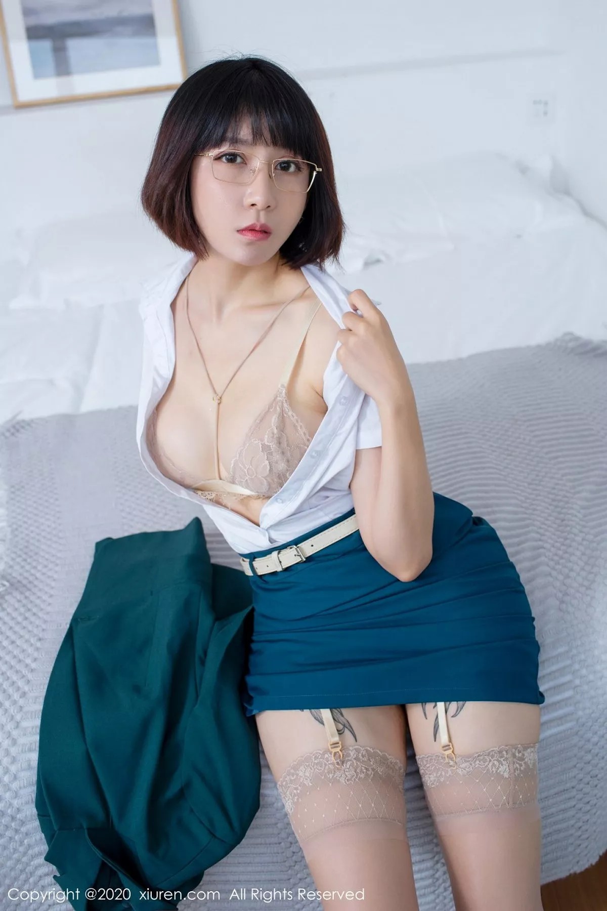 秀人集.com_[XiuRen秀人网]No.2390_大美妞安妮斯朵拉_Ann私房蕾丝内衣+黑色漆皮宠物猫撩人诱惑写真60P