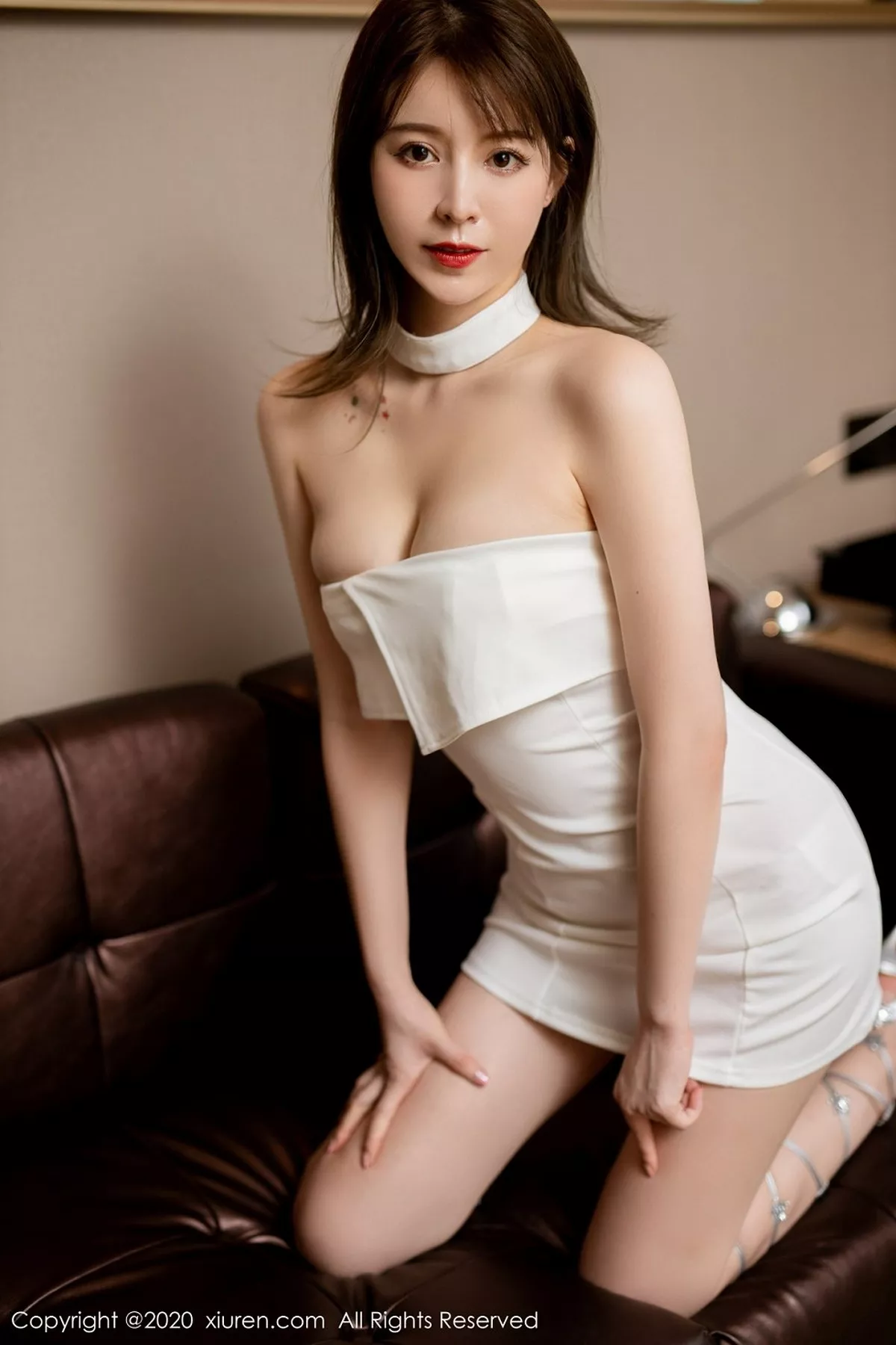 秀人集.com_[XiuRen秀人网]No.2402_嫩模yoo优优私房脱白色抹胸礼裙露性感白色内衣撩人诱惑写真50P