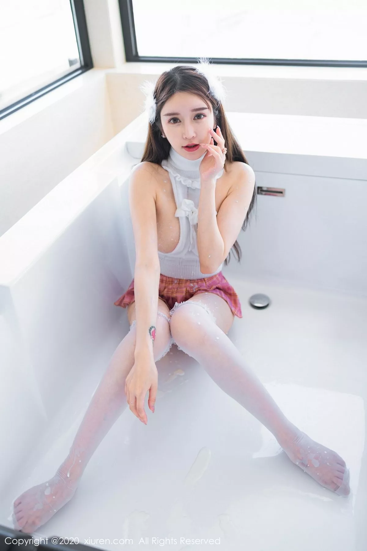 秀人集.com_[XiuRen秀人网]No.2421_嫩模玉兔miki大理旅拍浴室性感露背毛衣真空秀傲人豪乳诱惑写真57P