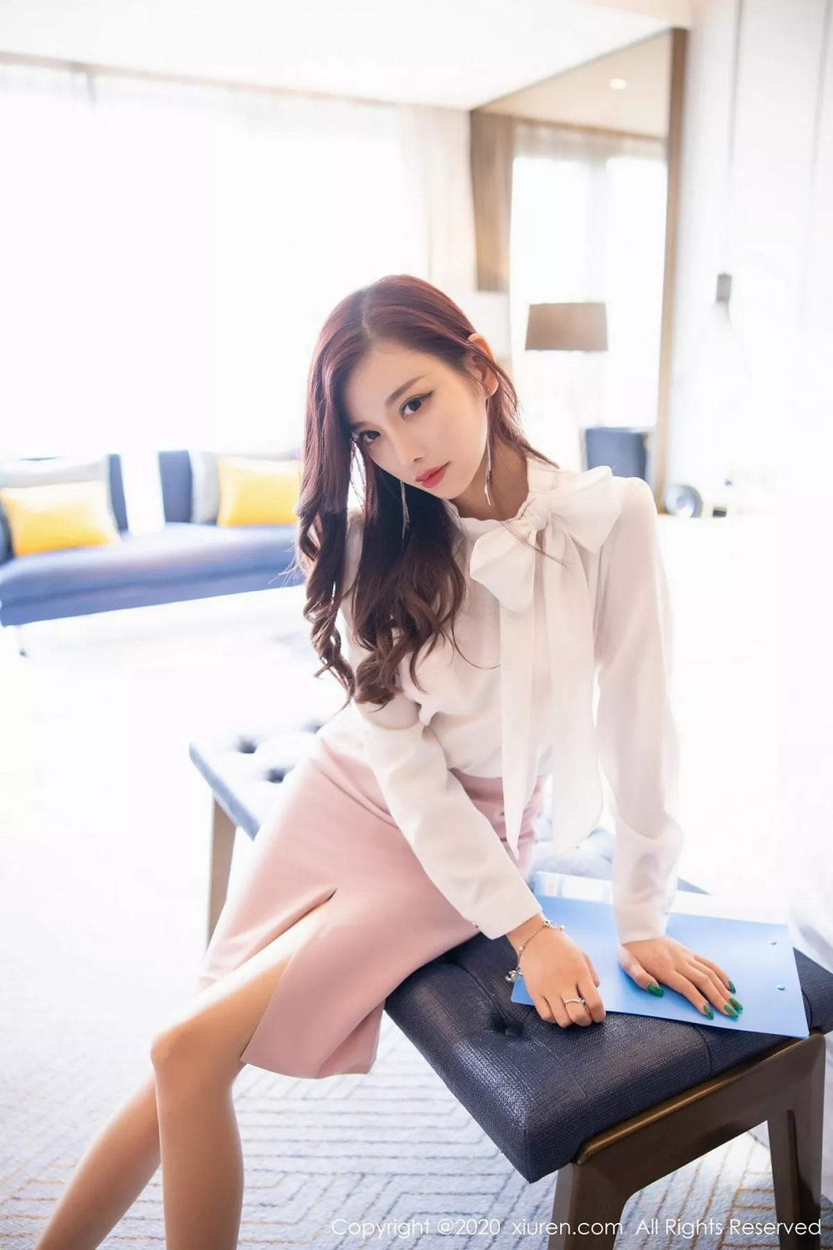 秀人集.com_[XiuRen秀人网]No.2431_女神杨晨晨sugar脱典雅华丽服饰露性感内衣秀完美身材诱惑写真78P