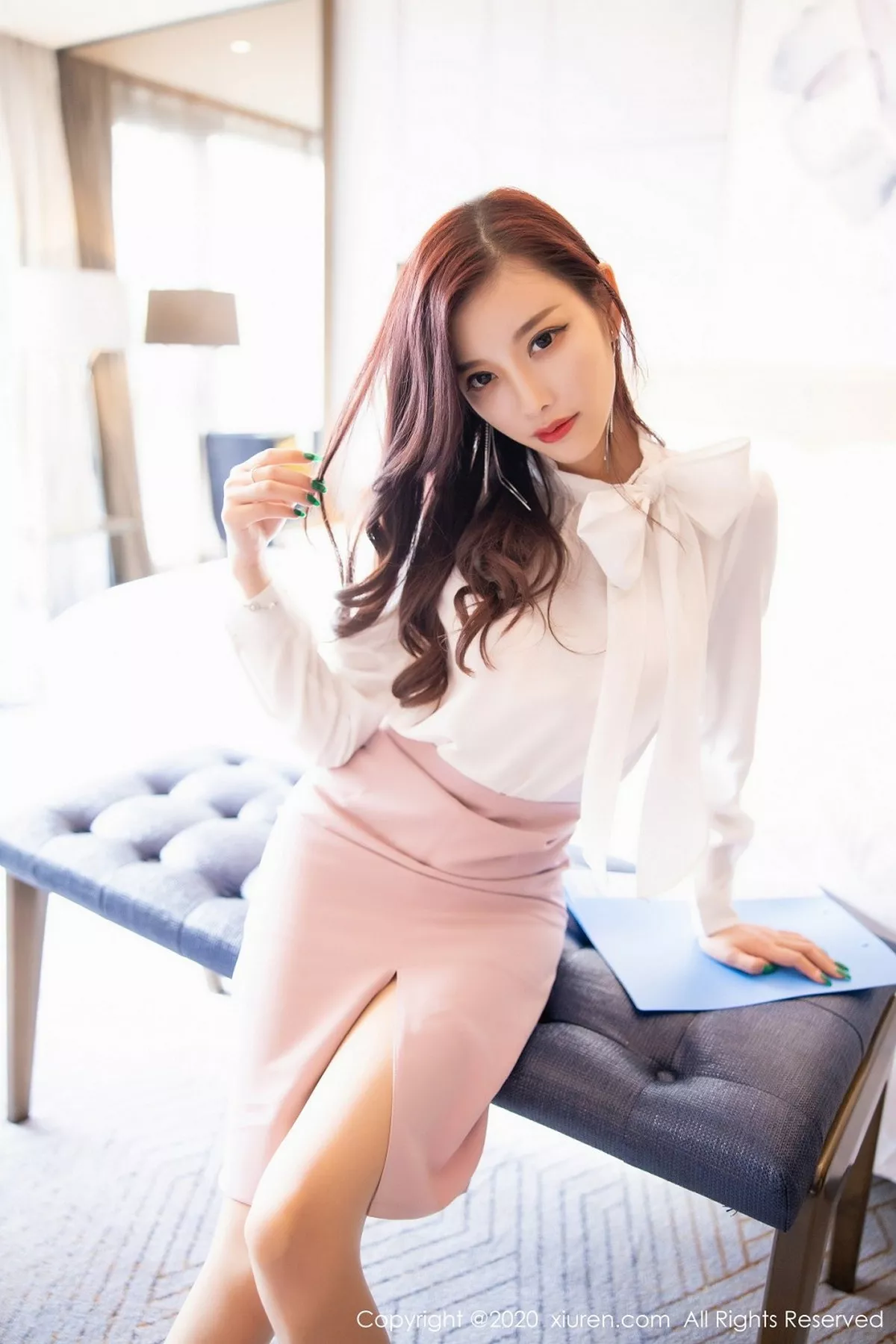 秀人集.com_[XiuRen秀人网]No.2431_女神杨晨晨sugar脱典雅华丽服饰露性感内衣秀完美身材诱惑写真78P