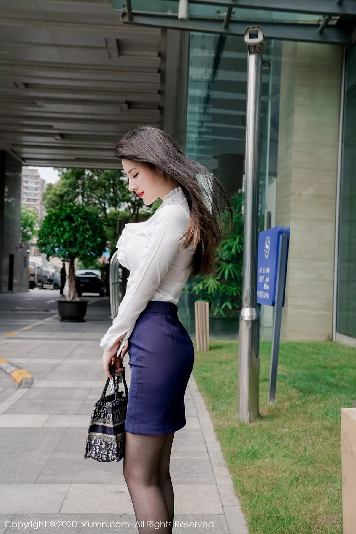 秀人集.com_[XiuRen秀人网]No.2437_嫩模诗诗kiki脱性感白衬衣露粉色内衣黑丝裤袜撩人诱惑写真45P