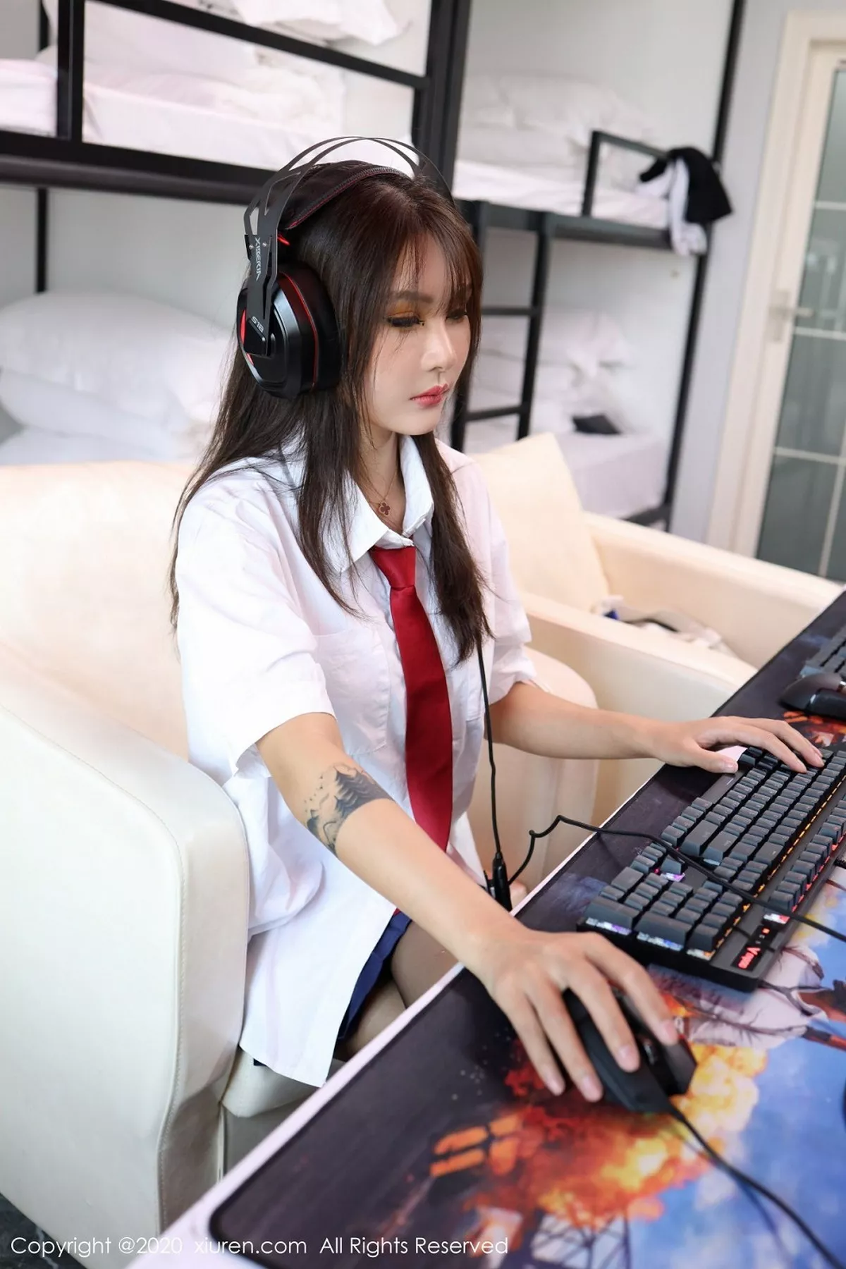 秀人集.com_[XiuRen秀人网]No.2461_嫩模Emily顾奈奈不良校花网瘾少女主题开档黑丝裤袜魅惑写真90P