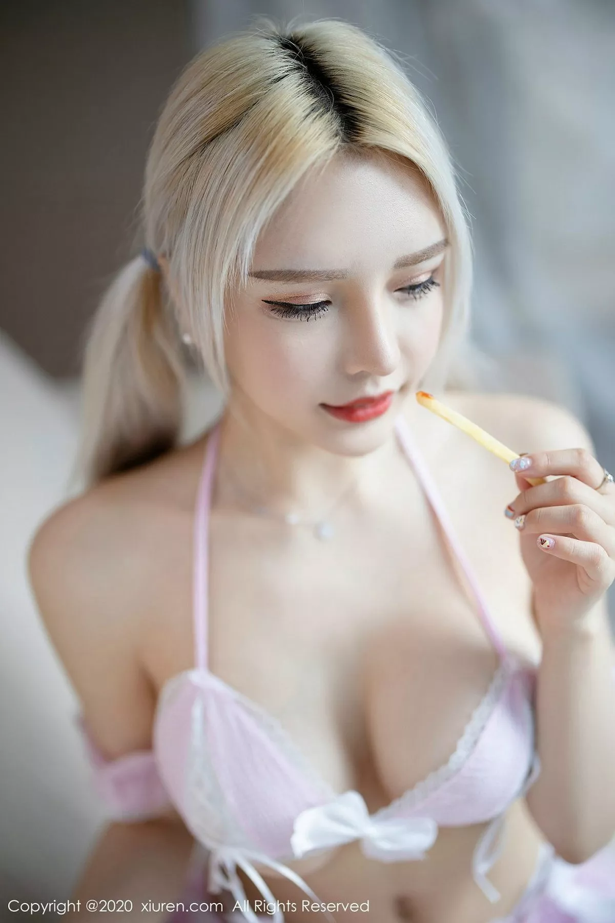 秀人集.com_[XiuRen秀人网]No.2467_嫩模淼淼小姐姐呀私房三点式内衣配吊带丝袜秀童颜巨乳诱惑写真35P