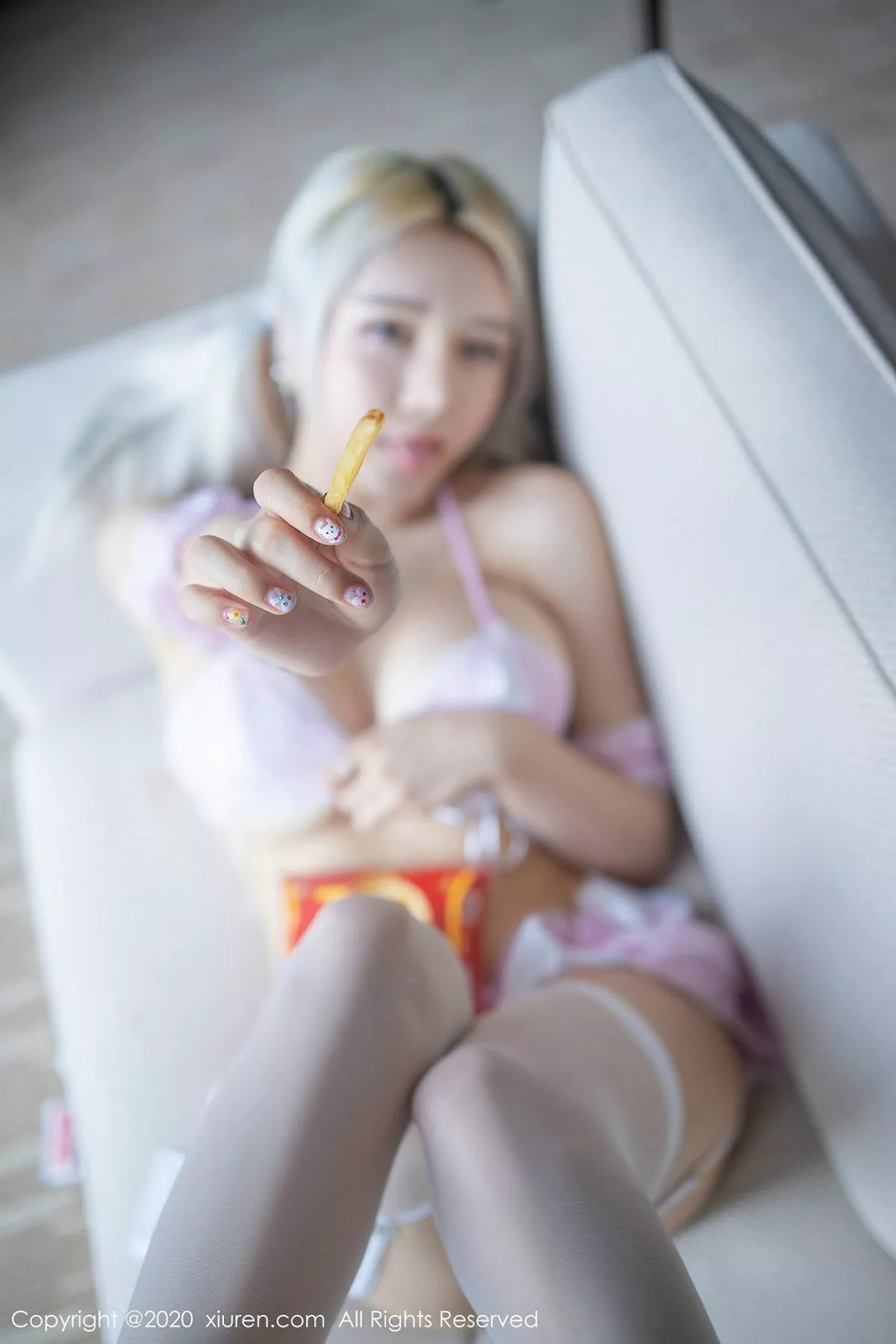 秀人集.com_[XiuRen秀人网]No.2467_嫩模淼淼小姐姐呀私房三点式内衣配吊带丝袜秀童颜巨乳诱惑写真35P